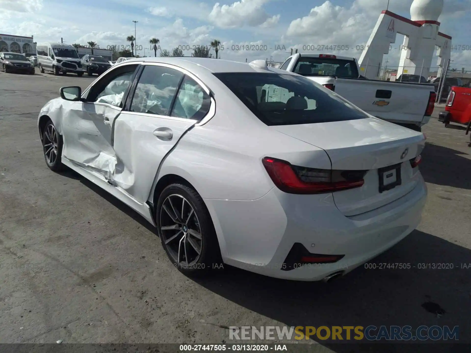 3 Photograph of a damaged car 3MW5R1J04L8B12081 BMW 330I 2020