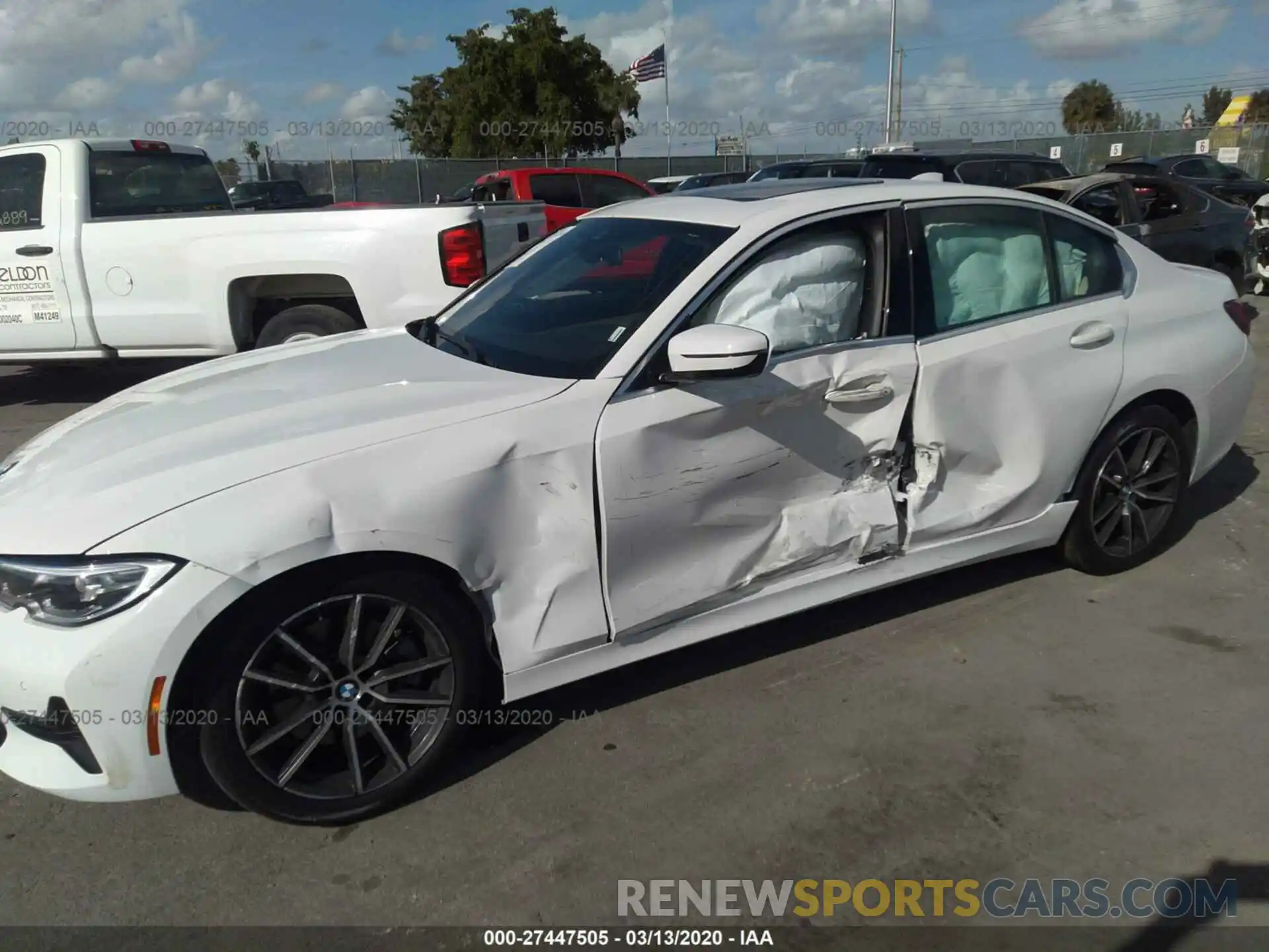 6 Photograph of a damaged car 3MW5R1J04L8B12081 BMW 330I 2020