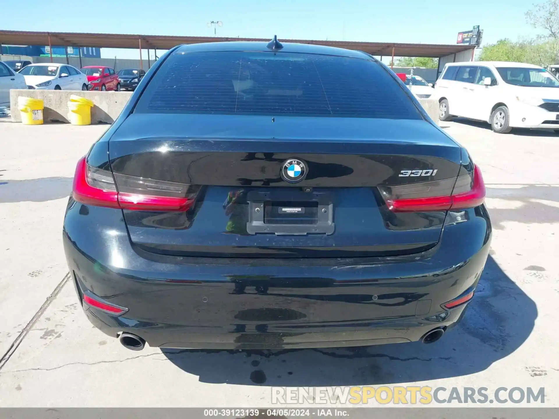 16 Photograph of a damaged car 3MW5R1J07L8B15086 BMW 330I 2020