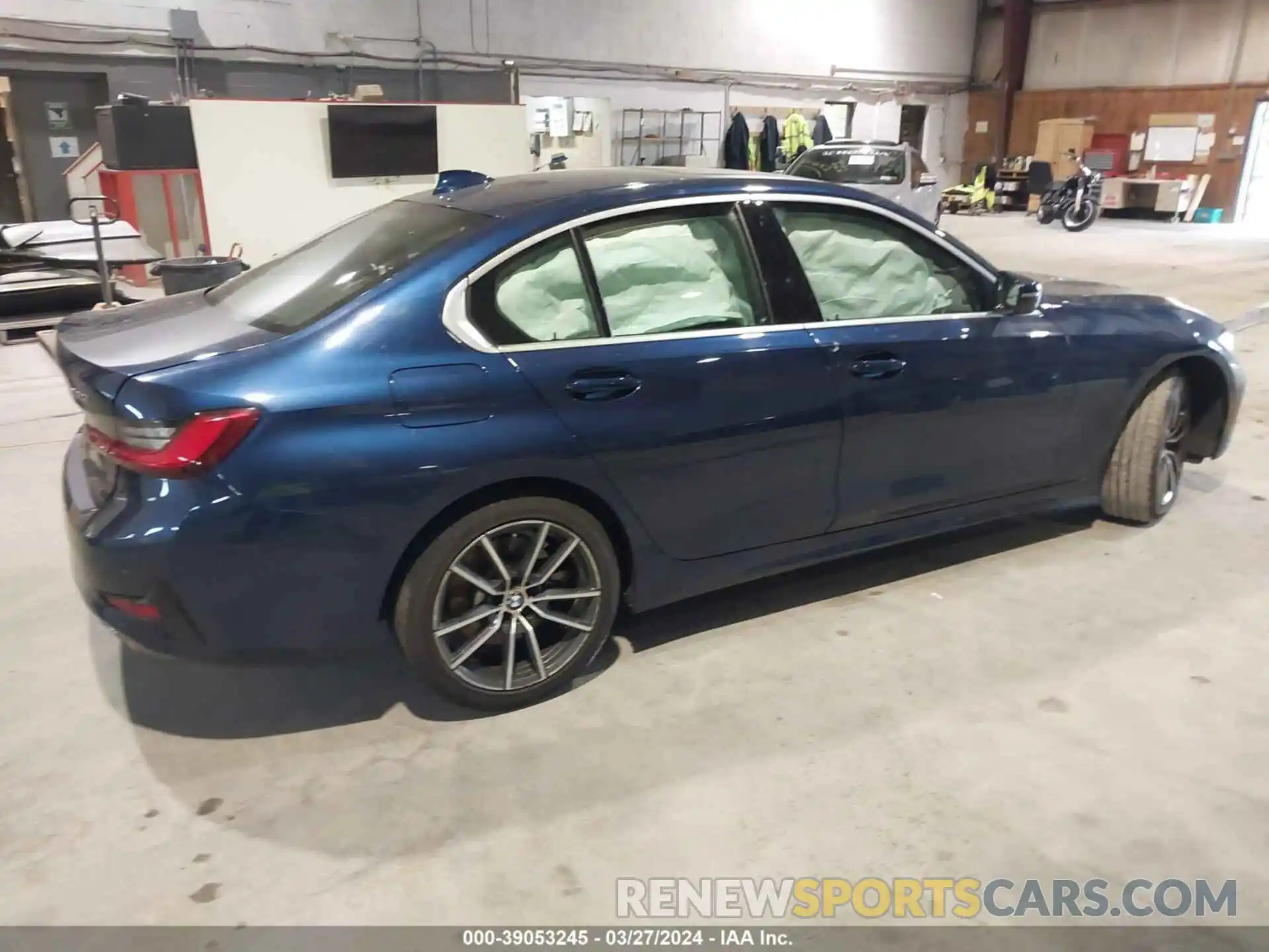 4 Photograph of a damaged car 3MW5R7J0XL8B26408 BMW 330I 2020