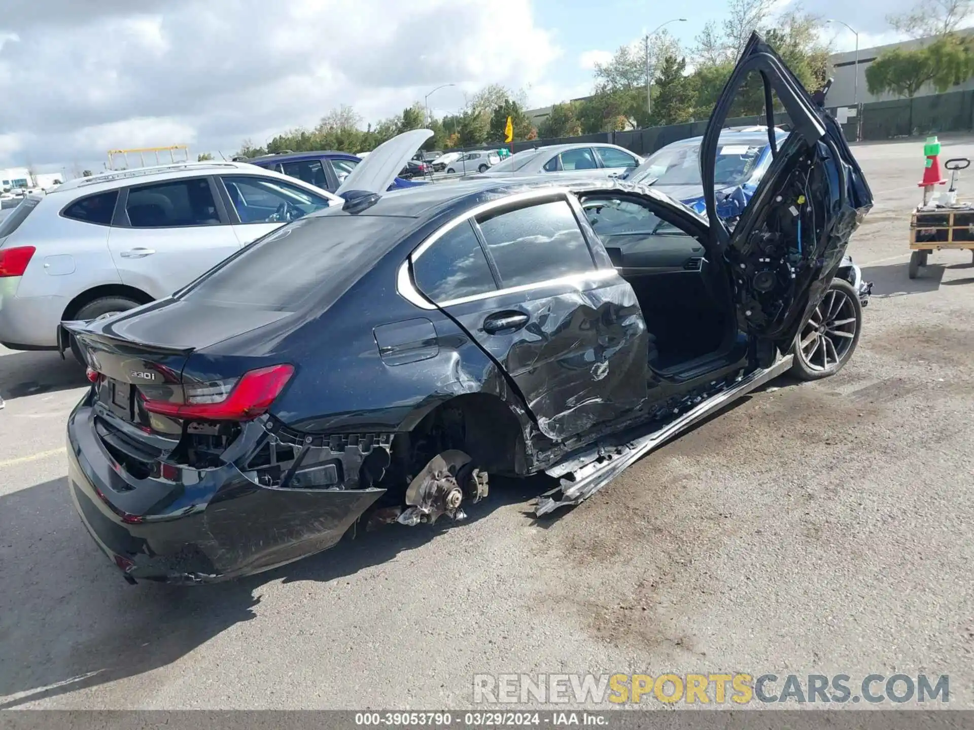 4 Photograph of a damaged car 3MW5R1J02M8B95155 BMW 330I 2021