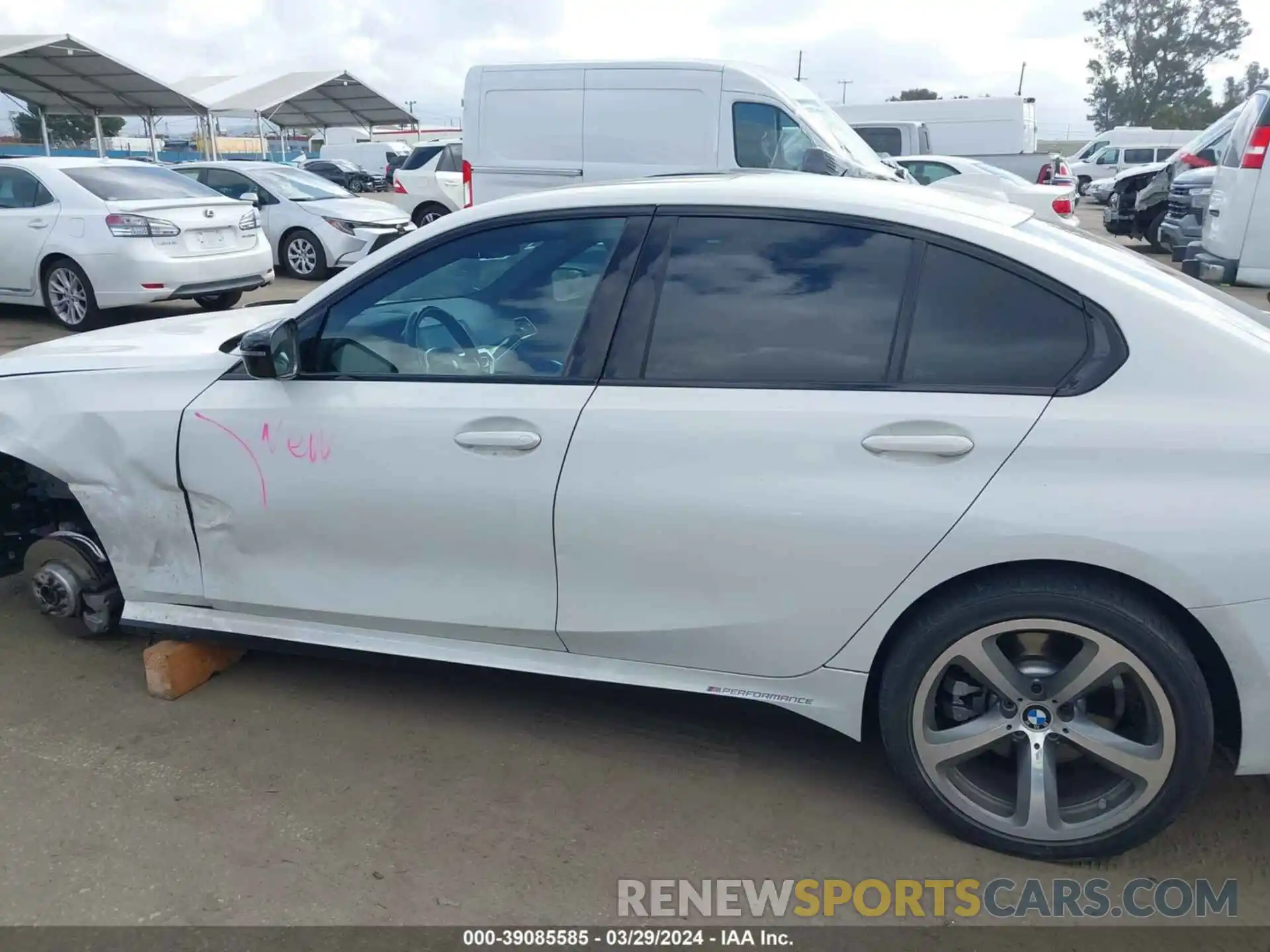 15 Photograph of a damaged car 3MW5R1J02M8B99724 BMW 330I 2021