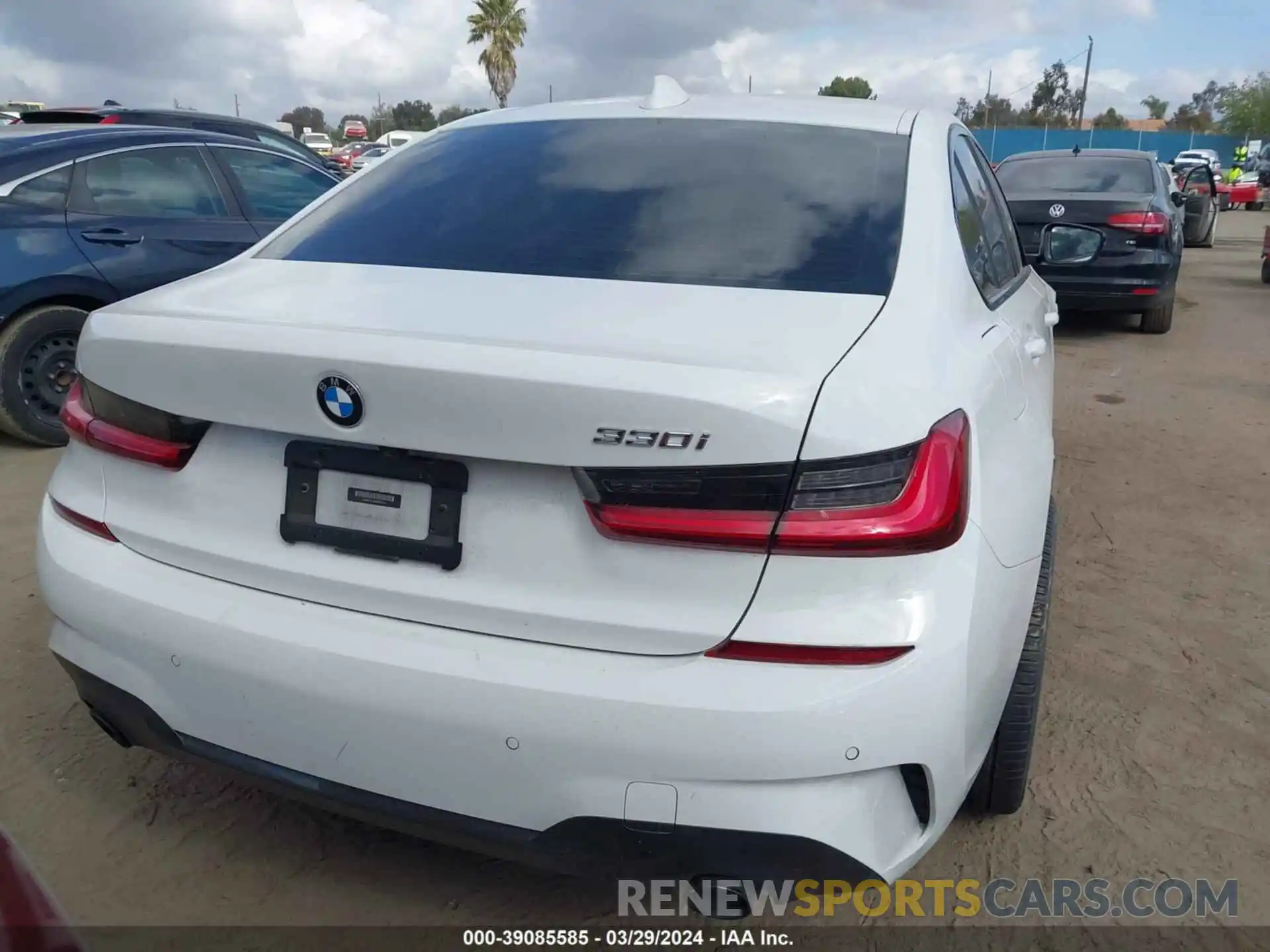 17 Photograph of a damaged car 3MW5R1J02M8B99724 BMW 330I 2021