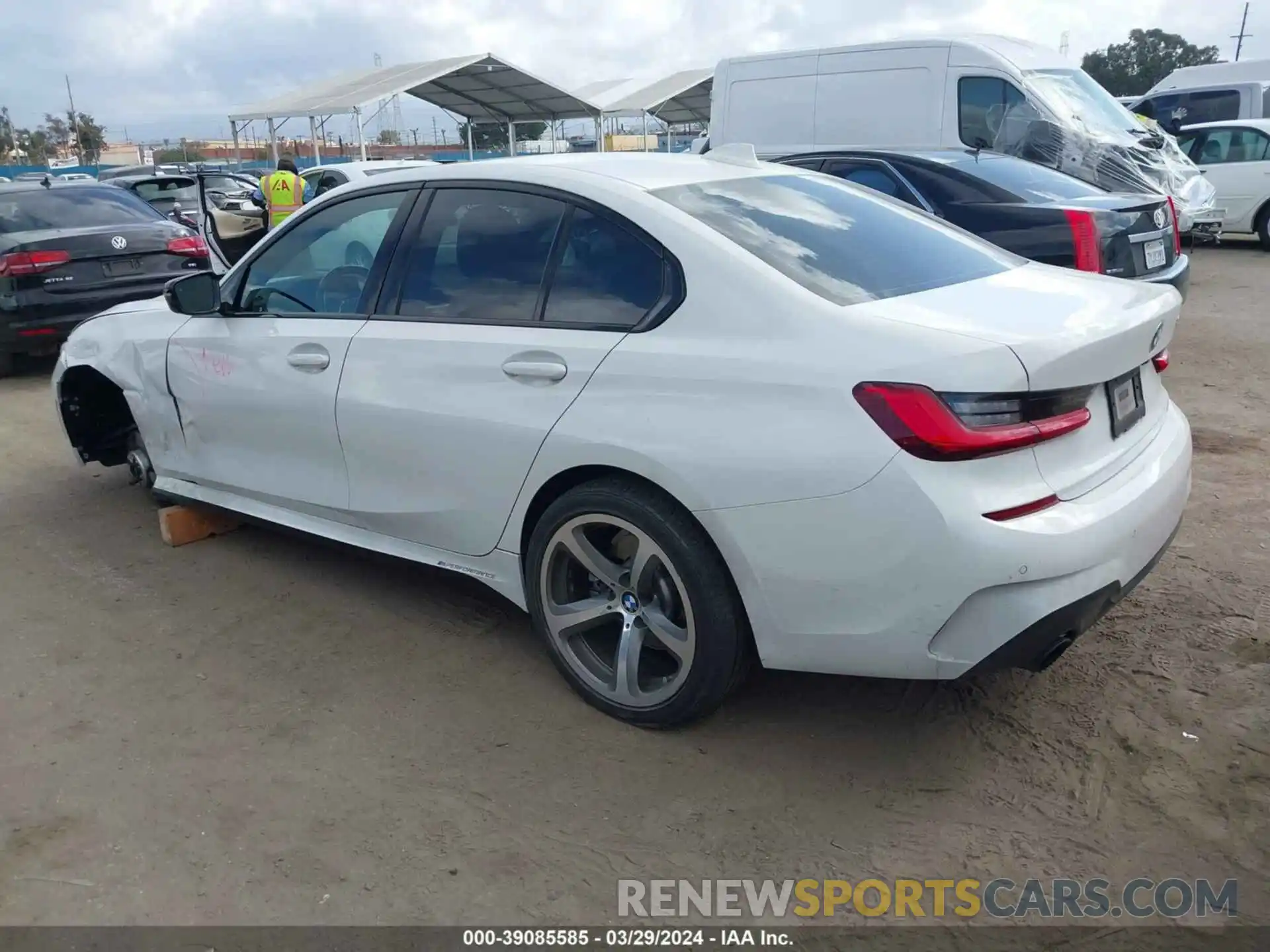 3 Photograph of a damaged car 3MW5R1J02M8B99724 BMW 330I 2021