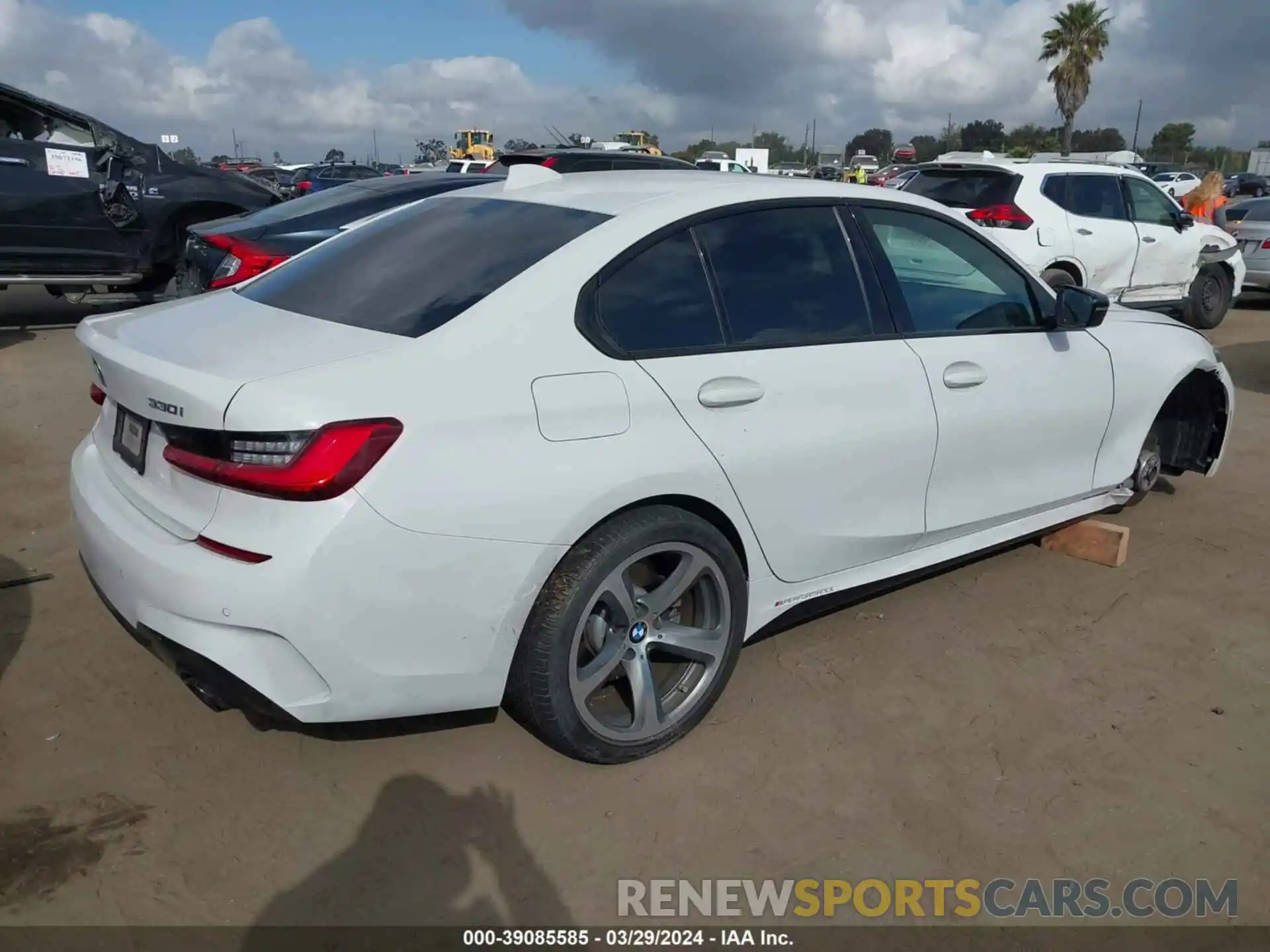 4 Photograph of a damaged car 3MW5R1J02M8B99724 BMW 330I 2021