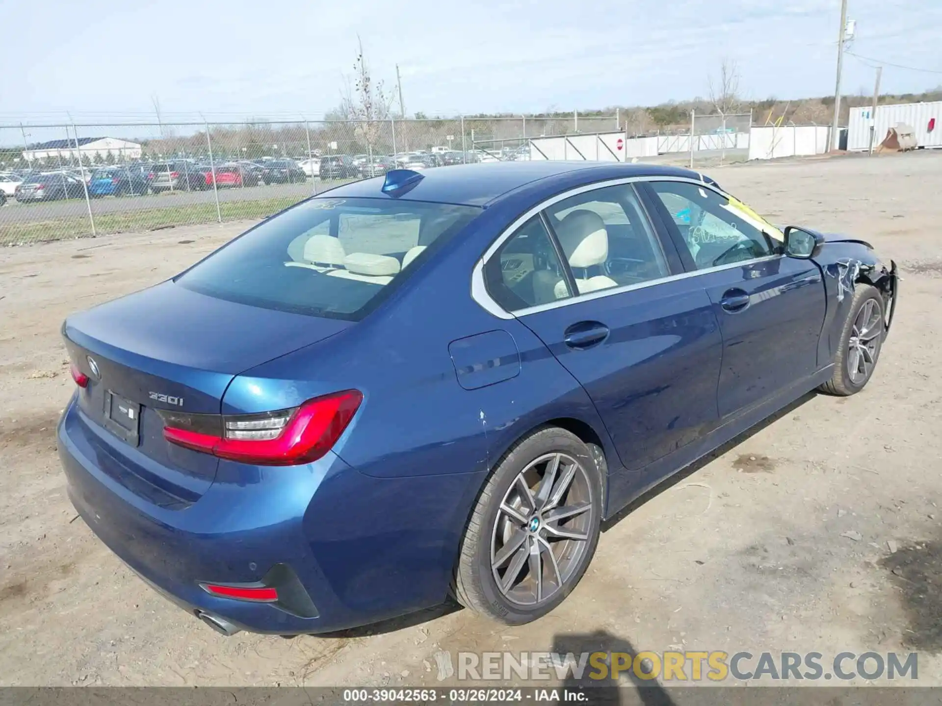 4 Photograph of a damaged car 3MW5R1J08M8B69580 BMW 330I 2021