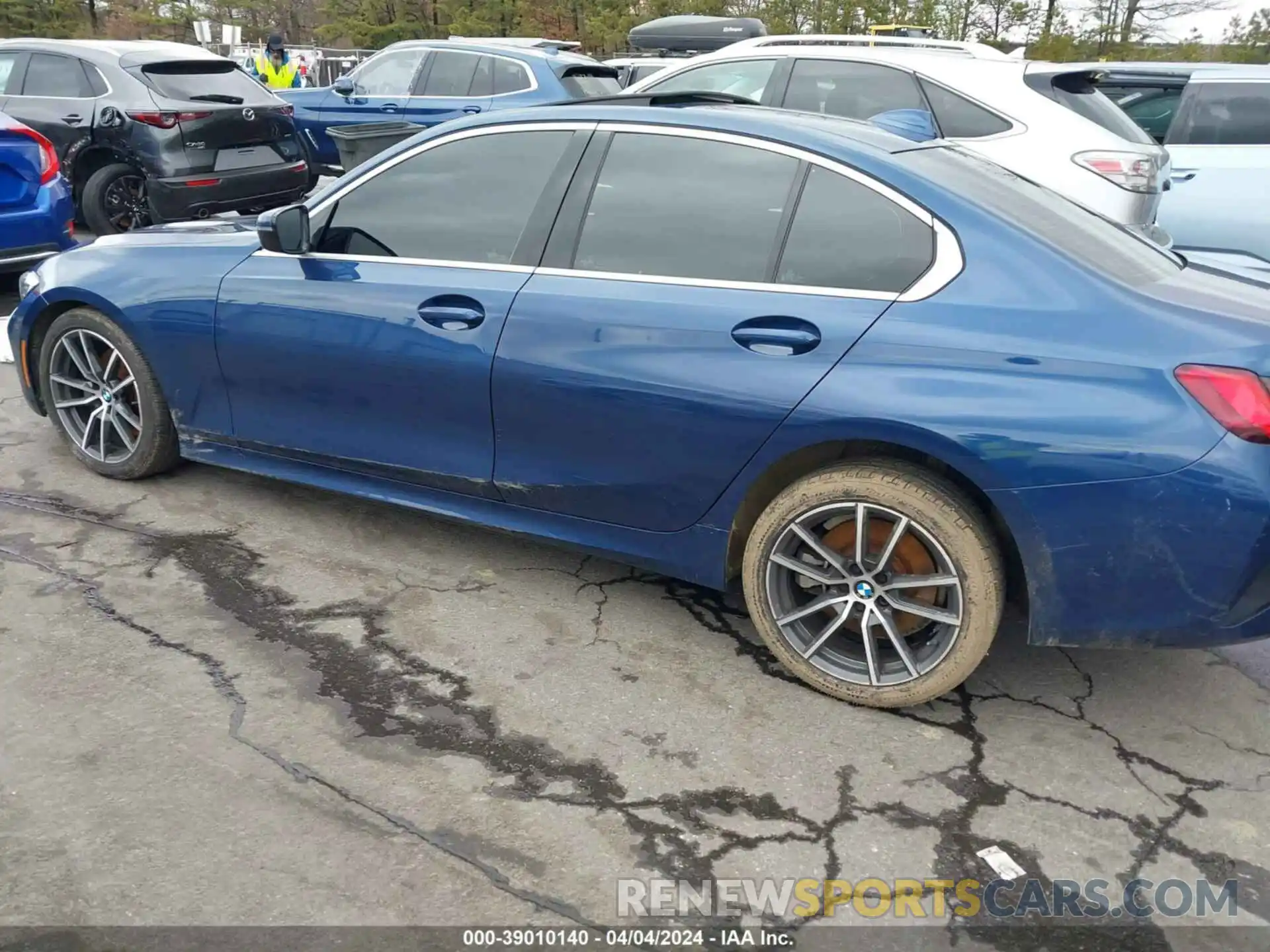 14 Photograph of a damaged car 3MW5R7J05M8B51301 BMW 330I 2021