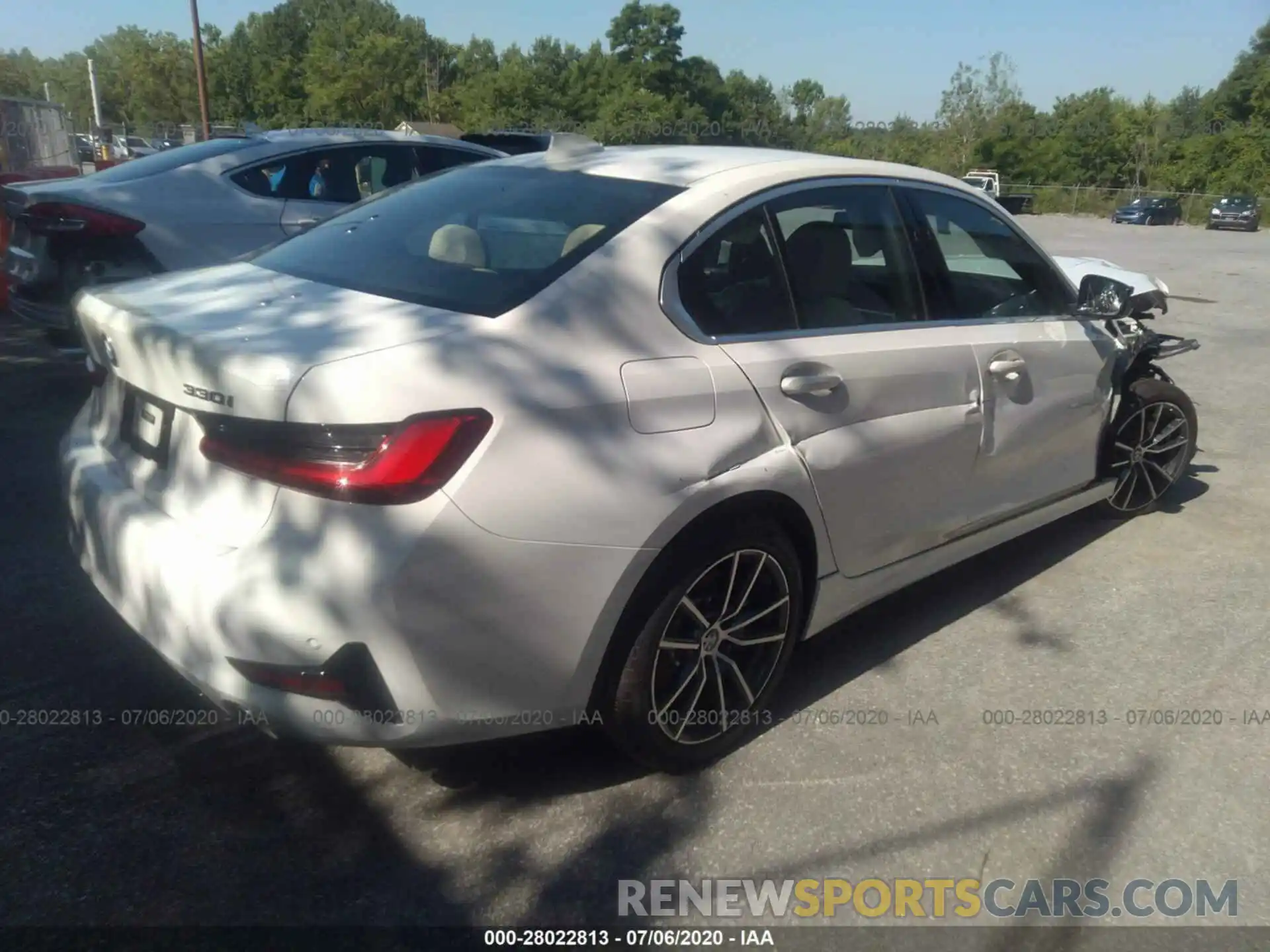 4 Photograph of a damaged car 3MW5R7J0XL8B08779 BMW 330XI 2020