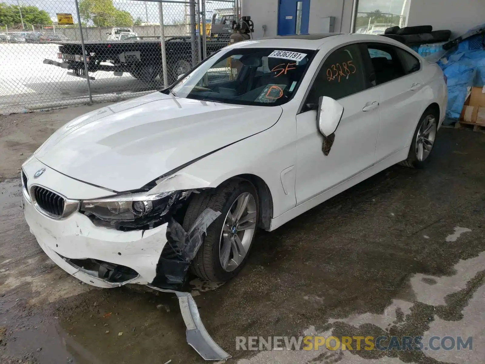 2 Фотография поврежденного автомобиля WBA4J1C52KBM18799 BMW 4 SERIES 2019