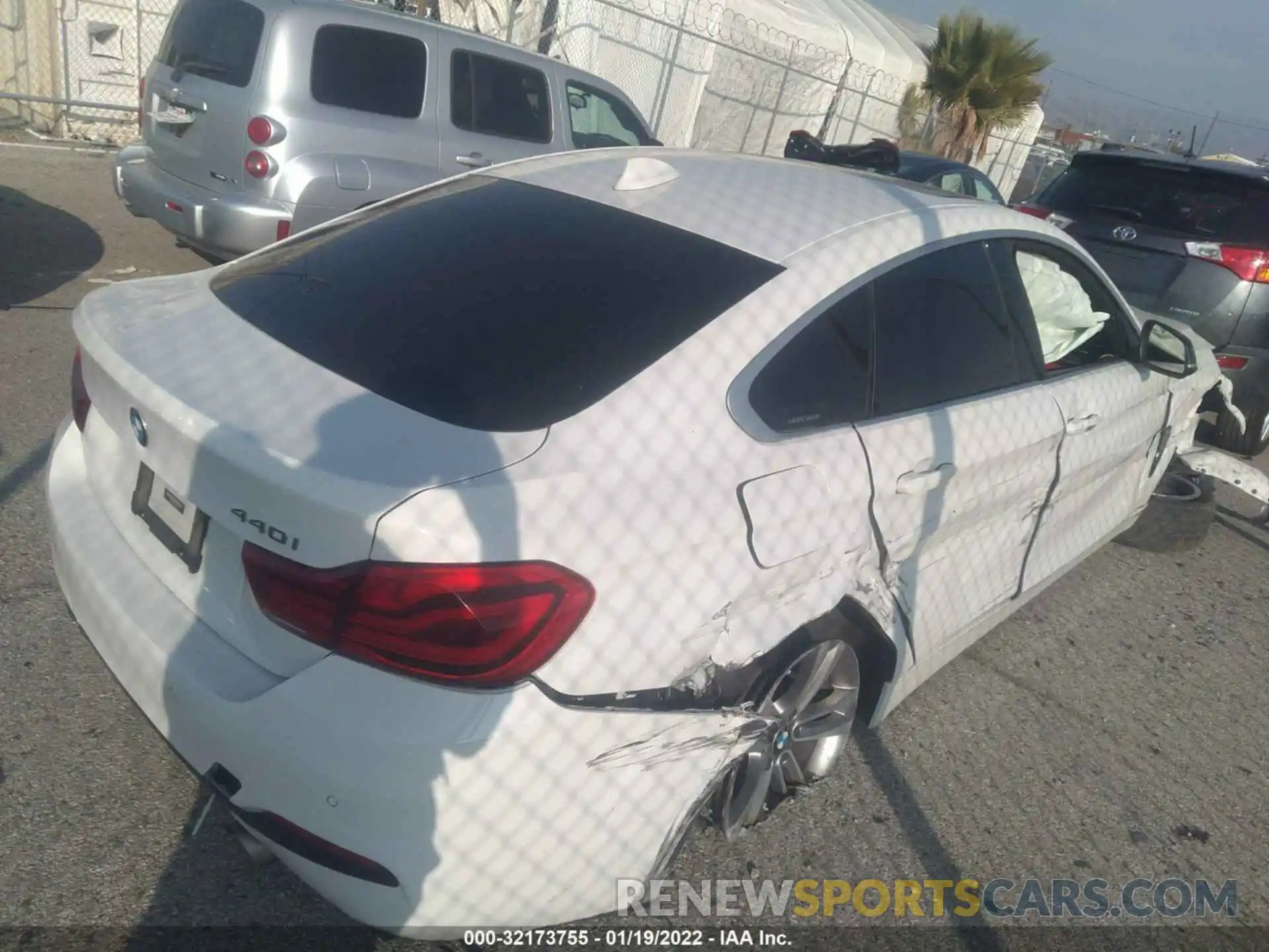 4 Photograph of a damaged car WBA4J5C51KBM66575 BMW 4 SERIES 2019