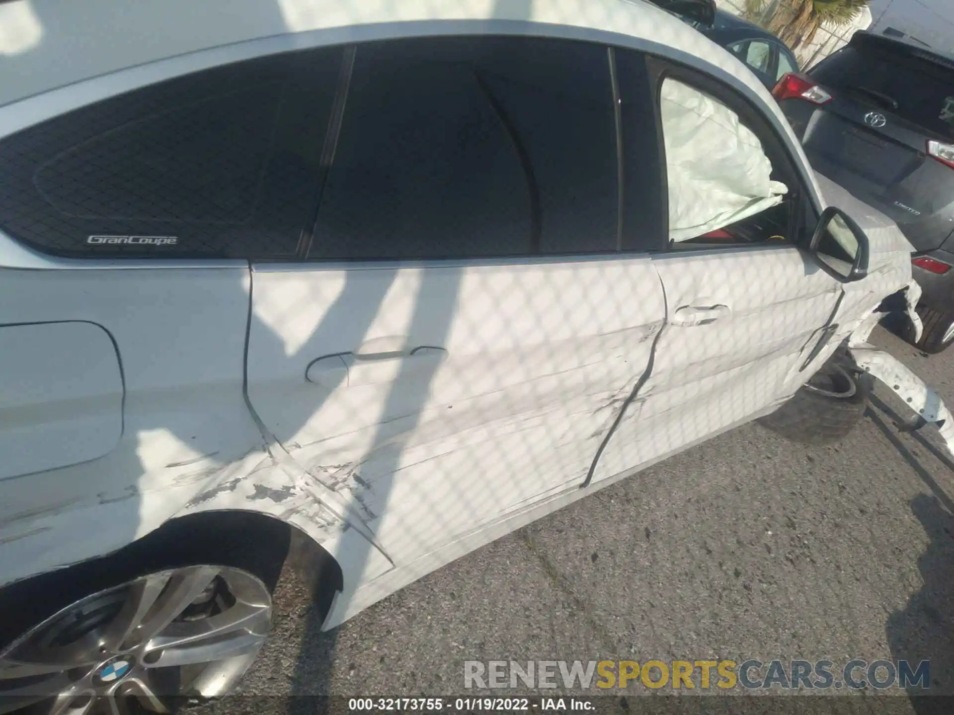 6 Photograph of a damaged car WBA4J5C51KBM66575 BMW 4 SERIES 2019