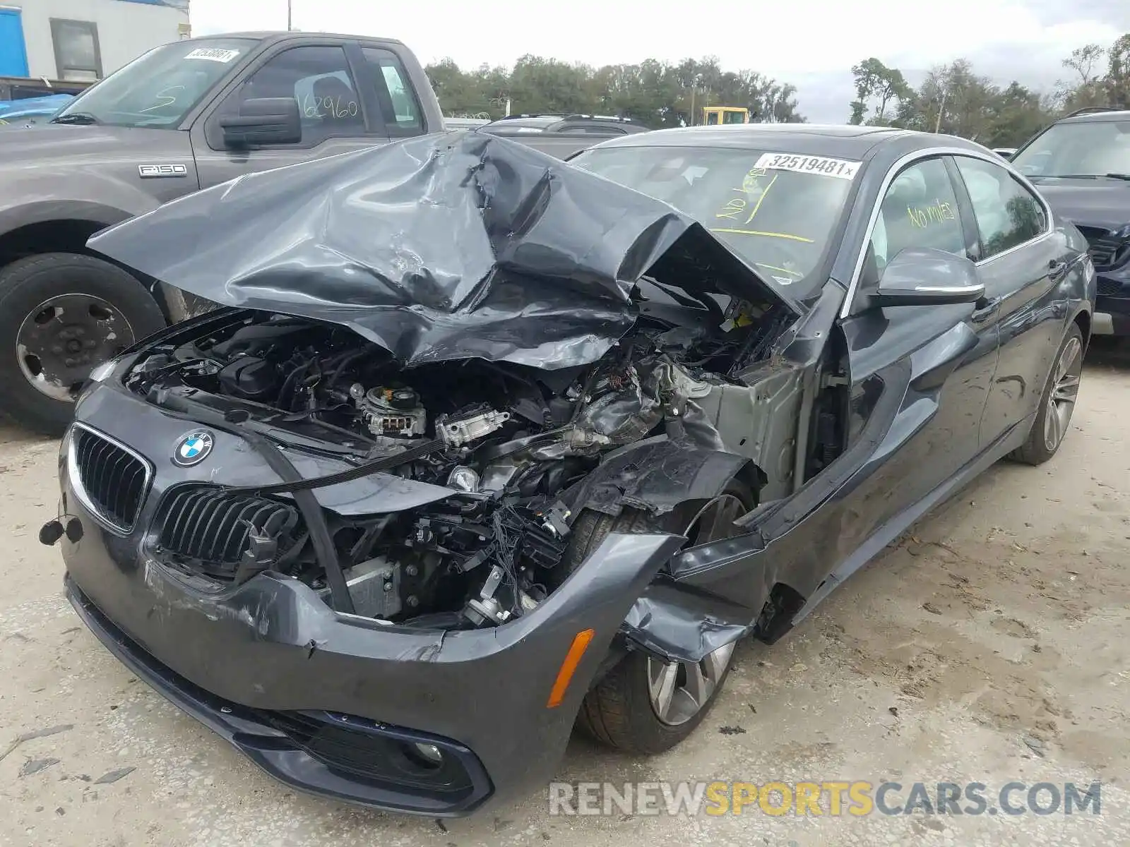 2 Фотография поврежденного автомобиля WBA4J5C57KBM66113 BMW 4 SERIES 2019