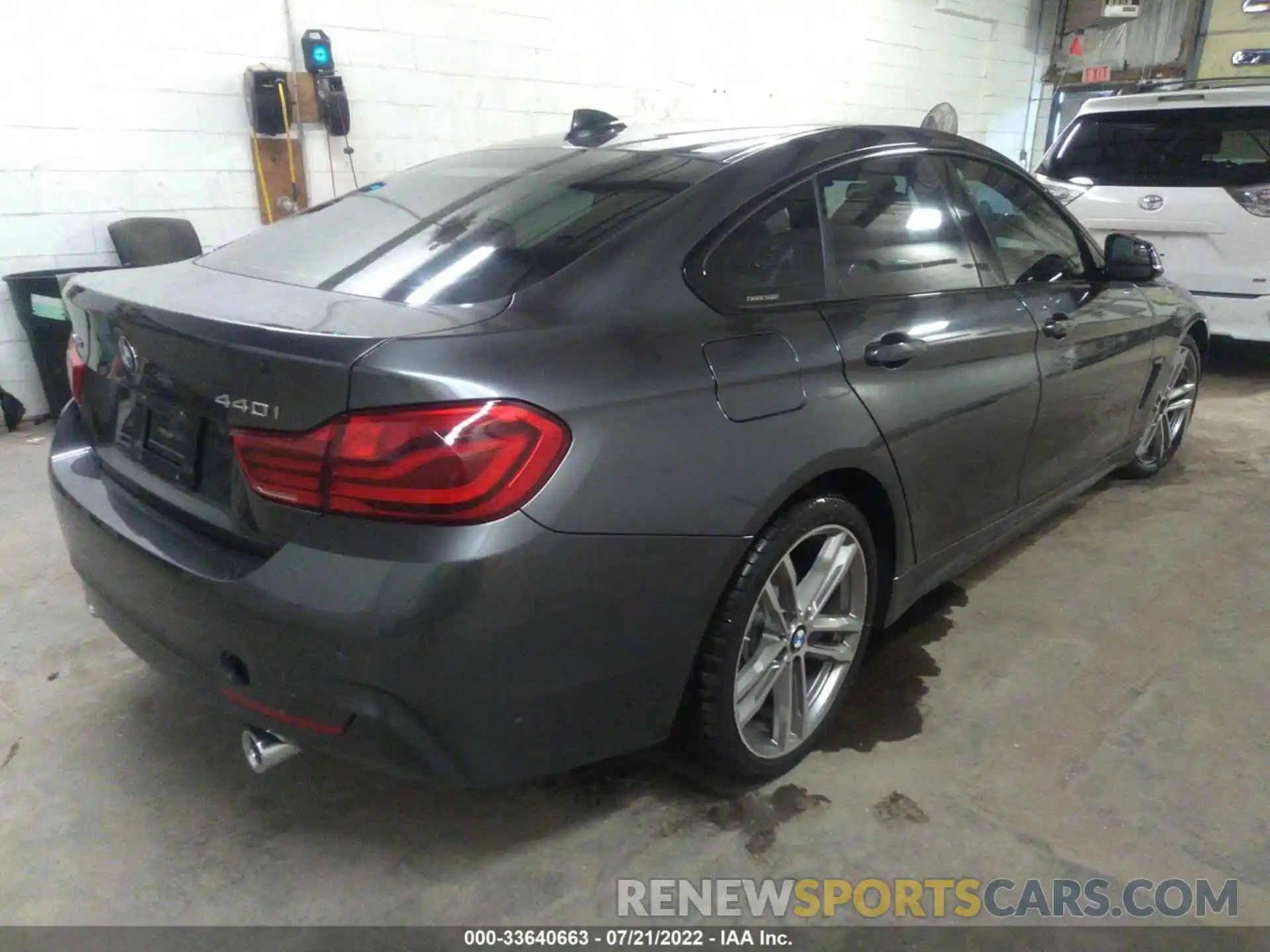 4 Photograph of a damaged car WBA4J7C51KBM74994 BMW 4 SERIES 2019