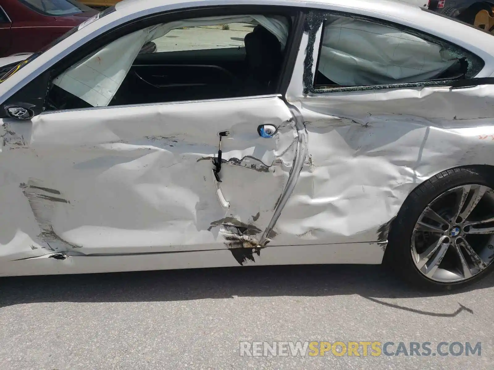 10 Photograph of a damaged car WBA4W3C57KAF92728 BMW 4 SERIES 2019