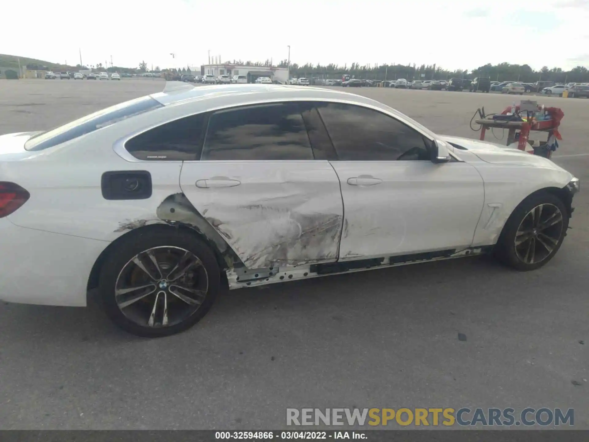 6 Photograph of a damaged car WBA4J7C08LBV99495 BMW 4 SERIES 2020