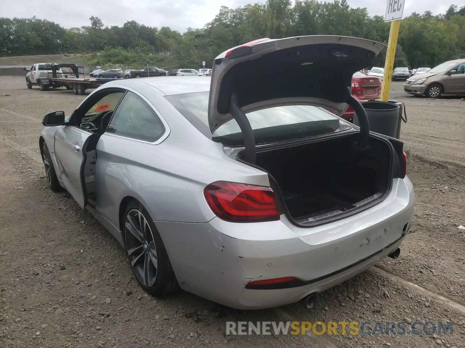 3 Photograph of a damaged car WBA4W9C0XLFH68652 BMW 4 SERIES 2020