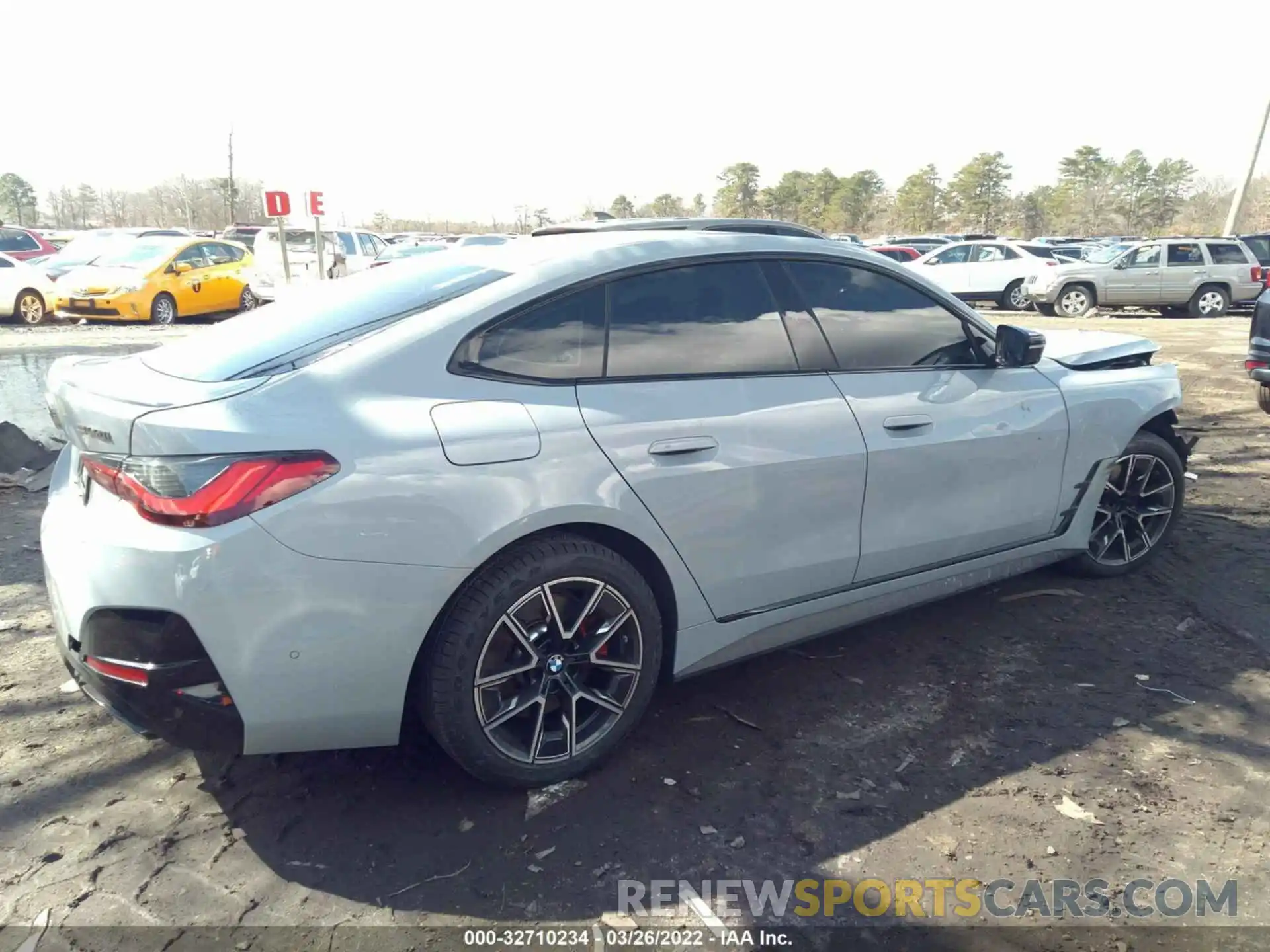 4 Photograph of a damaged car WBA13AW06NFL98034 BMW 4 SERIES 2022