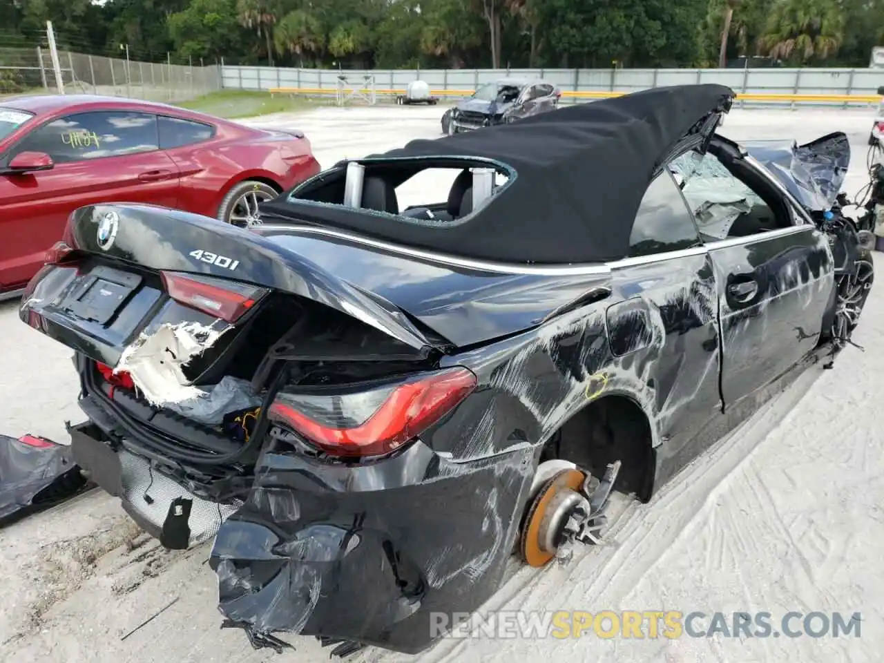 4 Photograph of a damaged car WBA23AT08NCJ04367 BMW 4 SERIES 2022