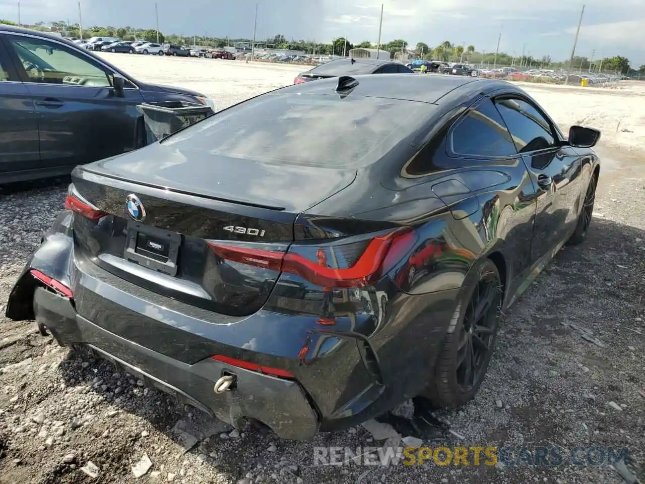 4 Photograph of a damaged car WBA53AP06NCJ71783 BMW 4 SERIES 2022