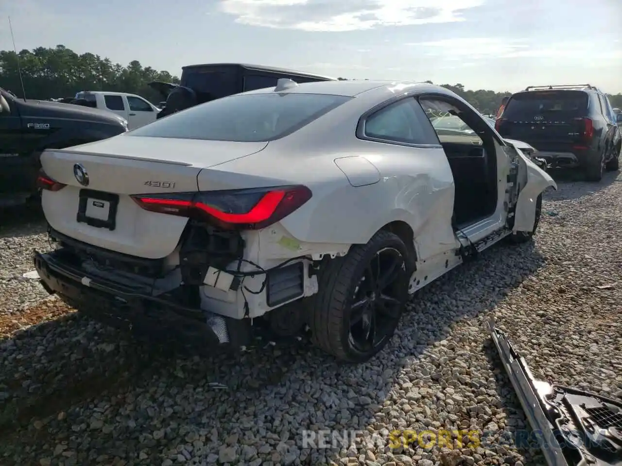 4 Photograph of a damaged car WBA53AP07NCK07156 BMW 4 SERIES 2022