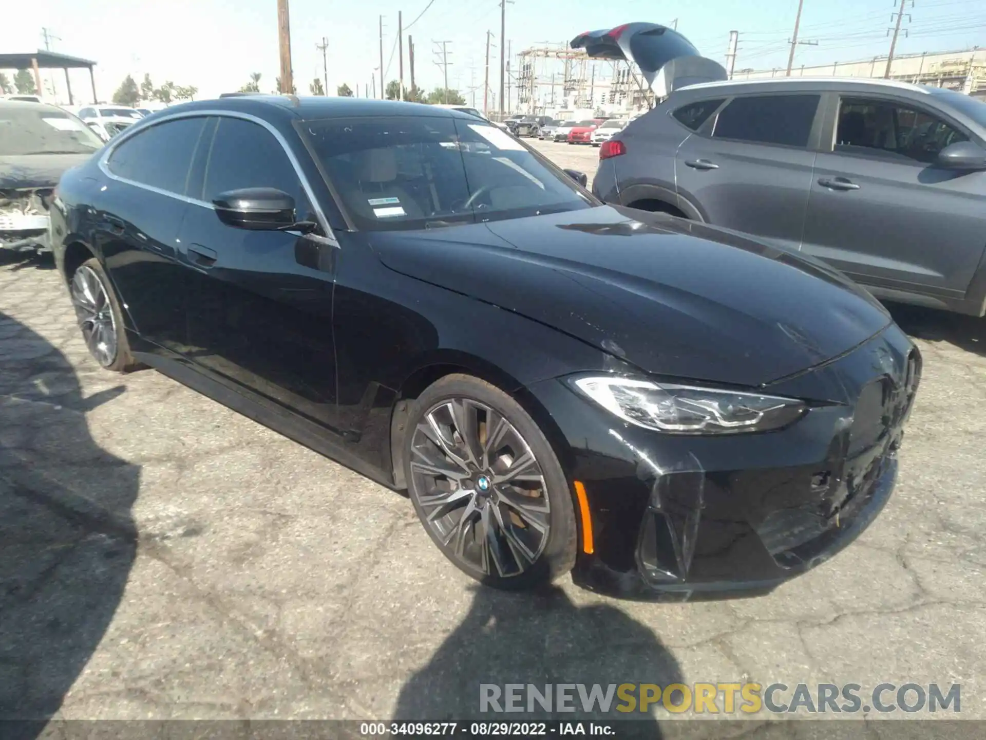 1 Photograph of a damaged car WBA63AV09NFL95510 BMW 4 SERIES 2022