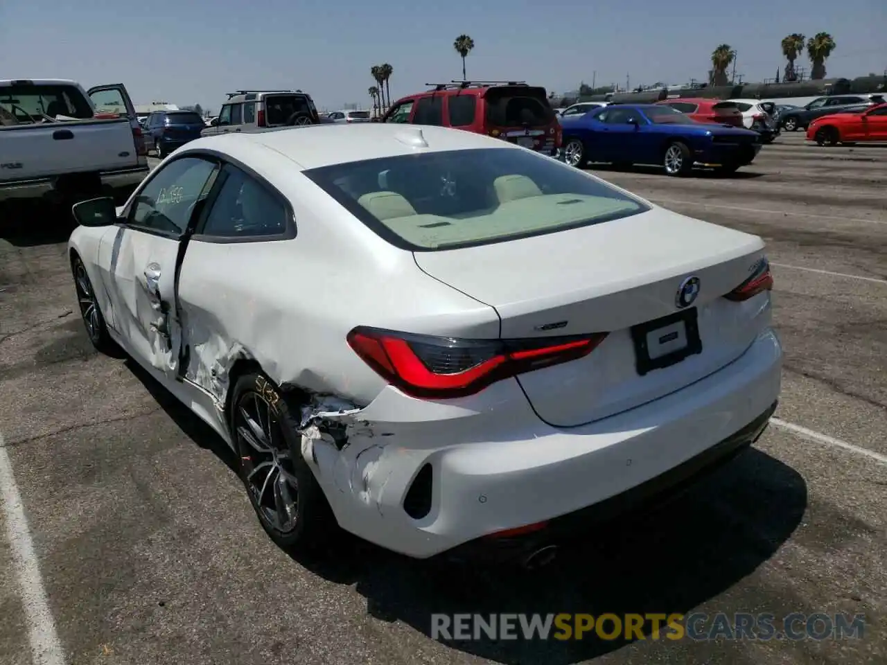 3 Photograph of a damaged car WBA73AP01NCH60672 BMW 4 SERIES 2022