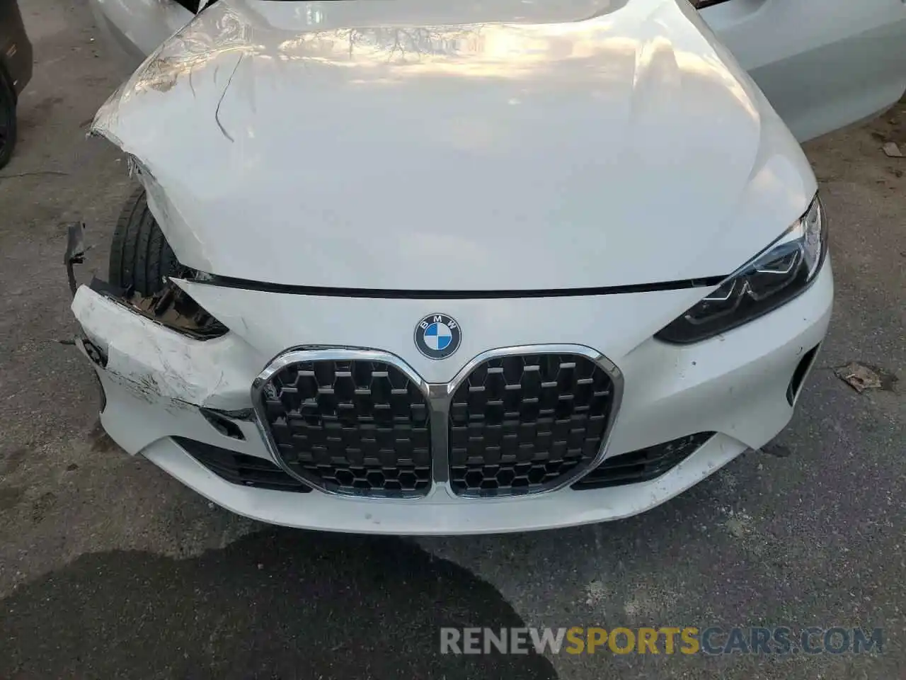 11 Photograph of a damaged car WBA73AP05NCJ20767 BMW 4 SERIES 2022