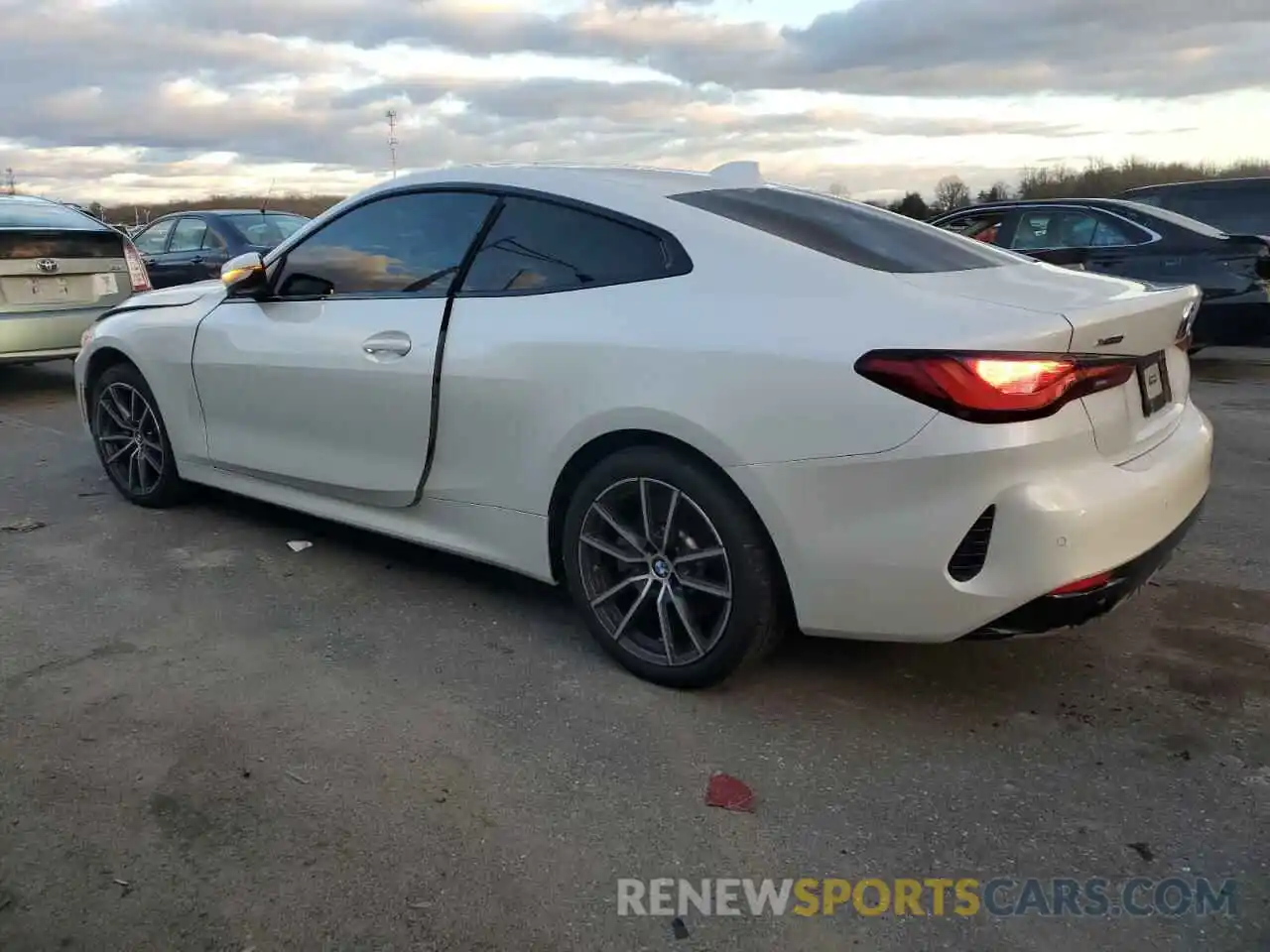 2 Photograph of a damaged car WBA73AP05NCJ20767 BMW 4 SERIES 2022