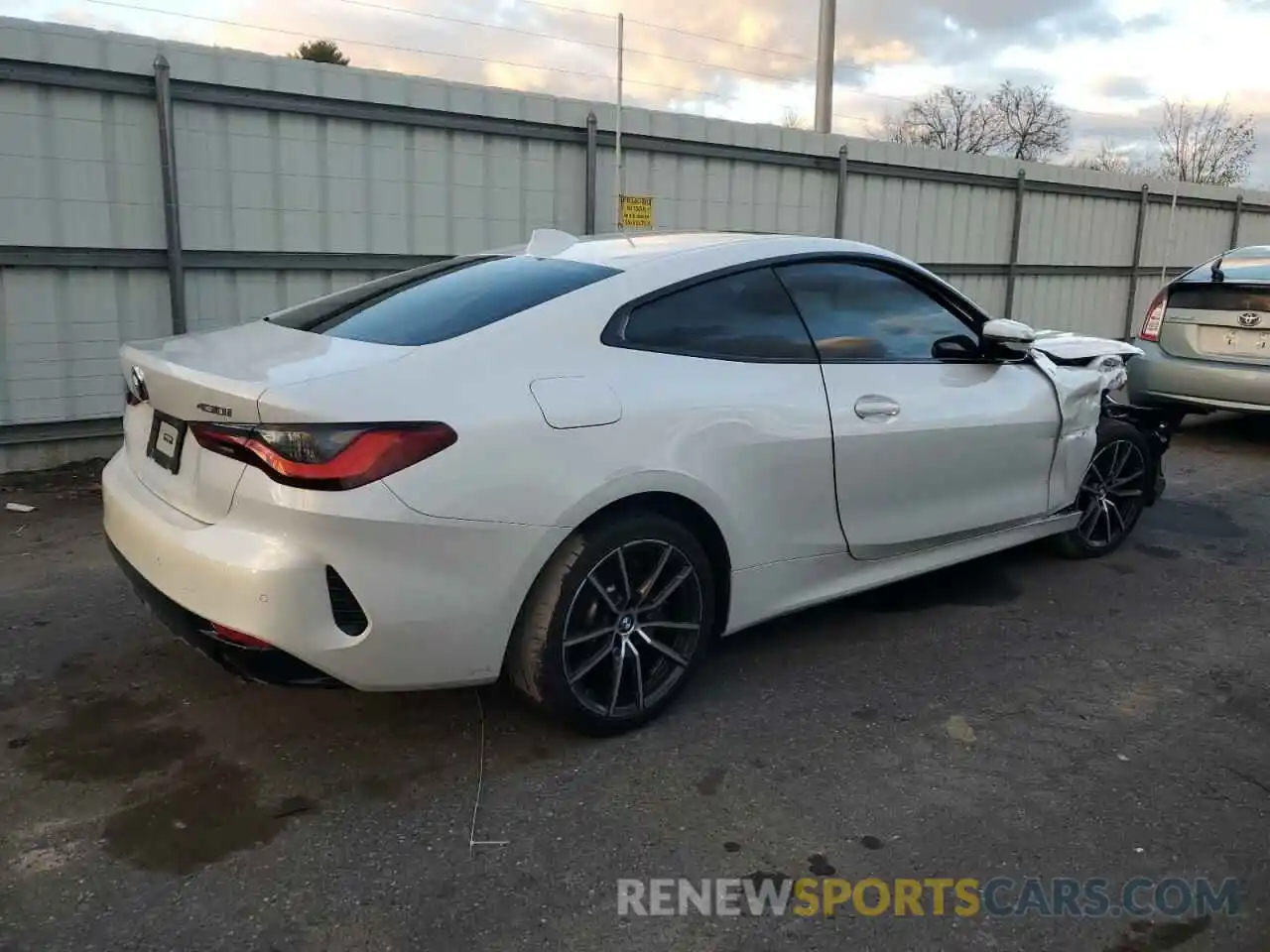 3 Photograph of a damaged car WBA73AP05NCJ20767 BMW 4 SERIES 2022