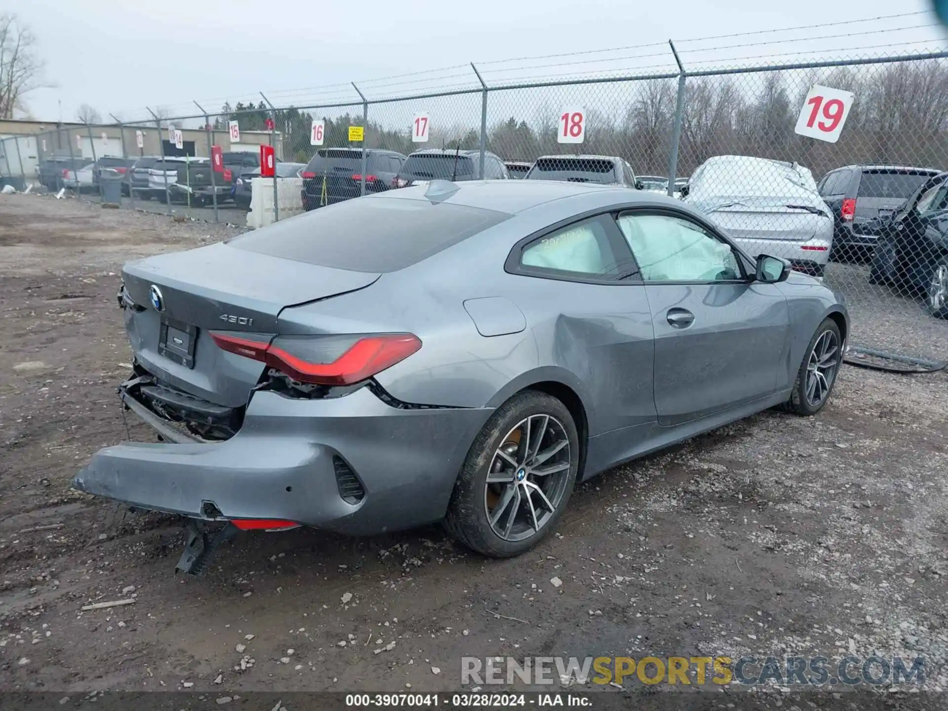 4 Photograph of a damaged car WBA73AP01NCK95565 BMW 430I 2022