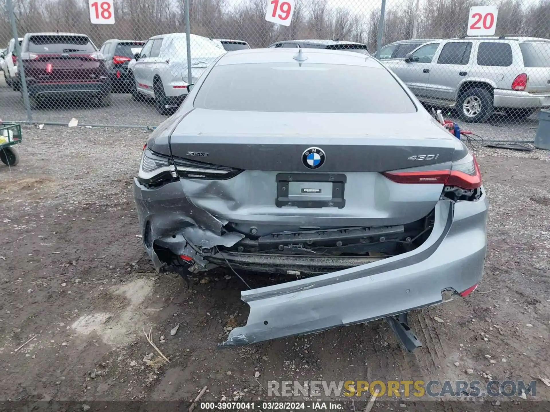 6 Photograph of a damaged car WBA73AP01NCK95565 BMW 430I 2022