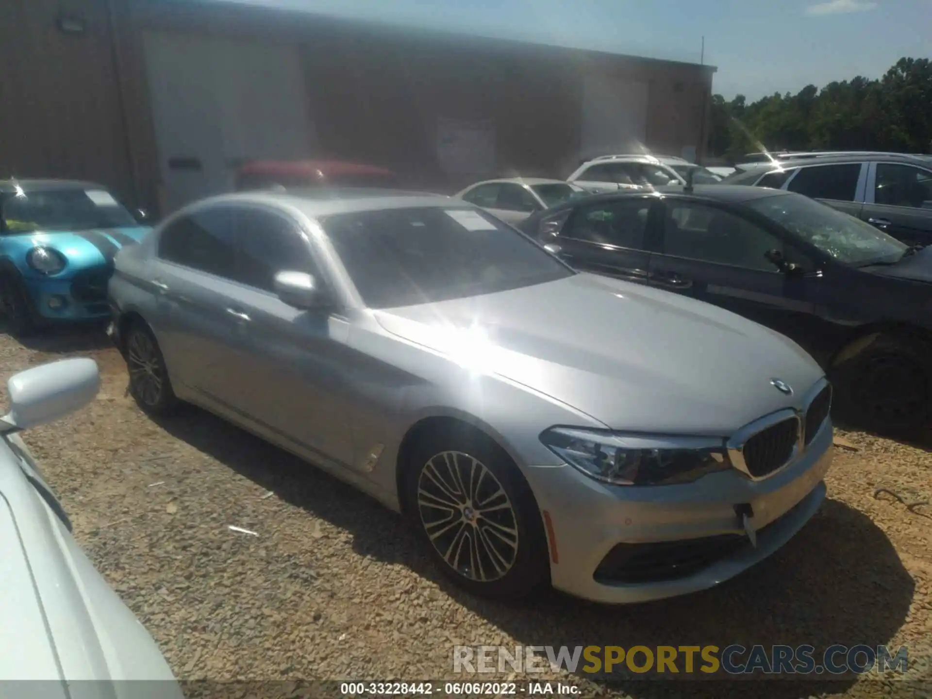 1 Photograph of a damaged car WBAJA5C50KWA57739 BMW 5 SERIES 2019