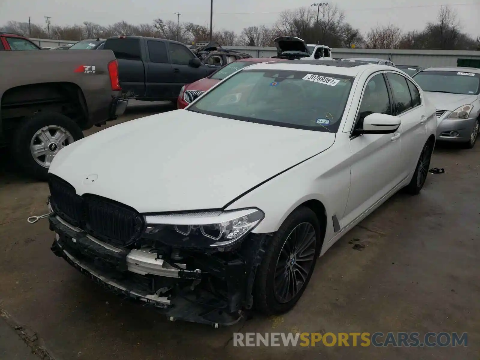 2 Фотография поврежденного автомобиля WBAJA5C50KWW13058 BMW 5 SERIES 2019