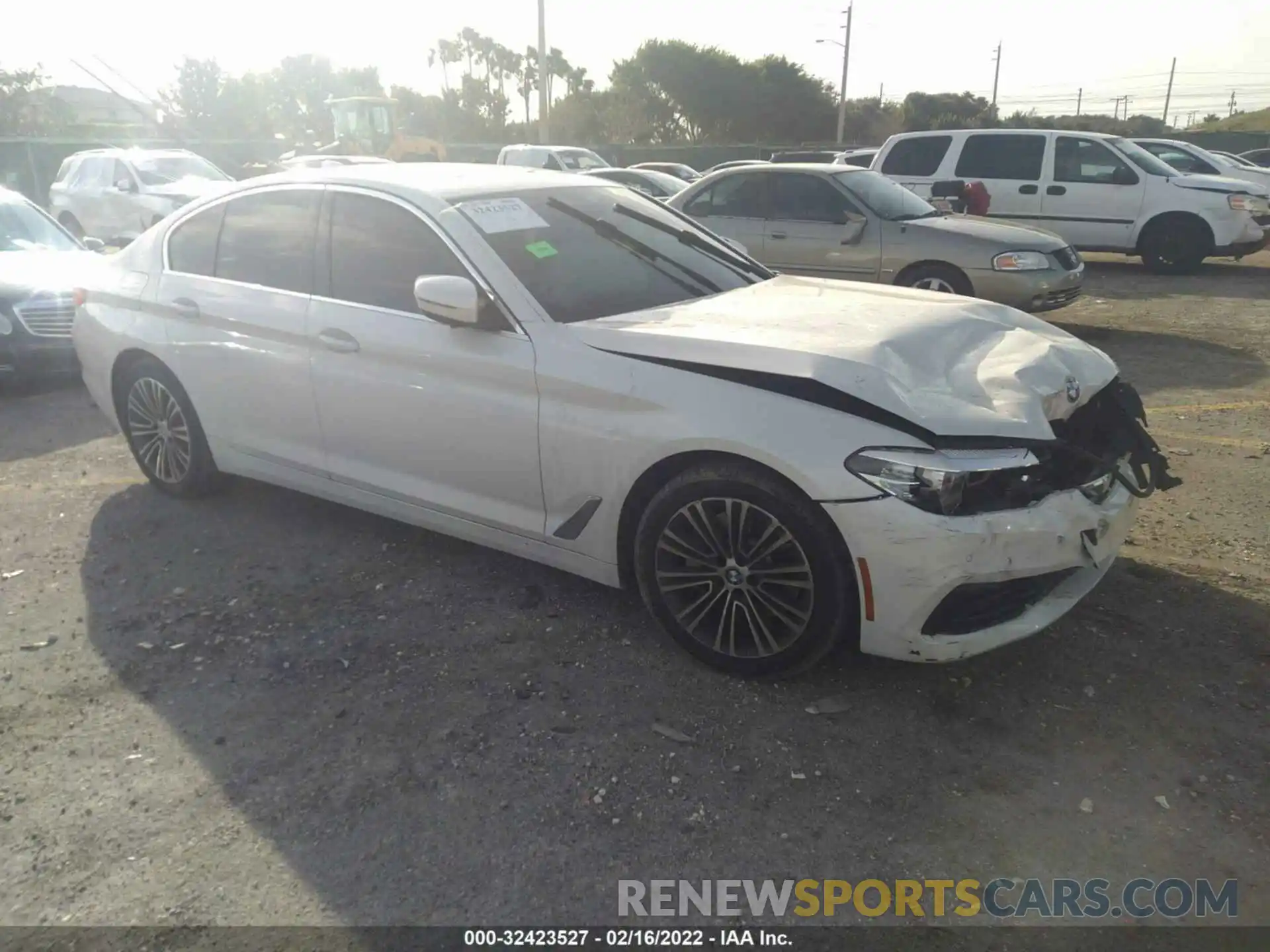 1 Photograph of a damaged car WBAJA5C50KWW18860 BMW 5 SERIES 2019