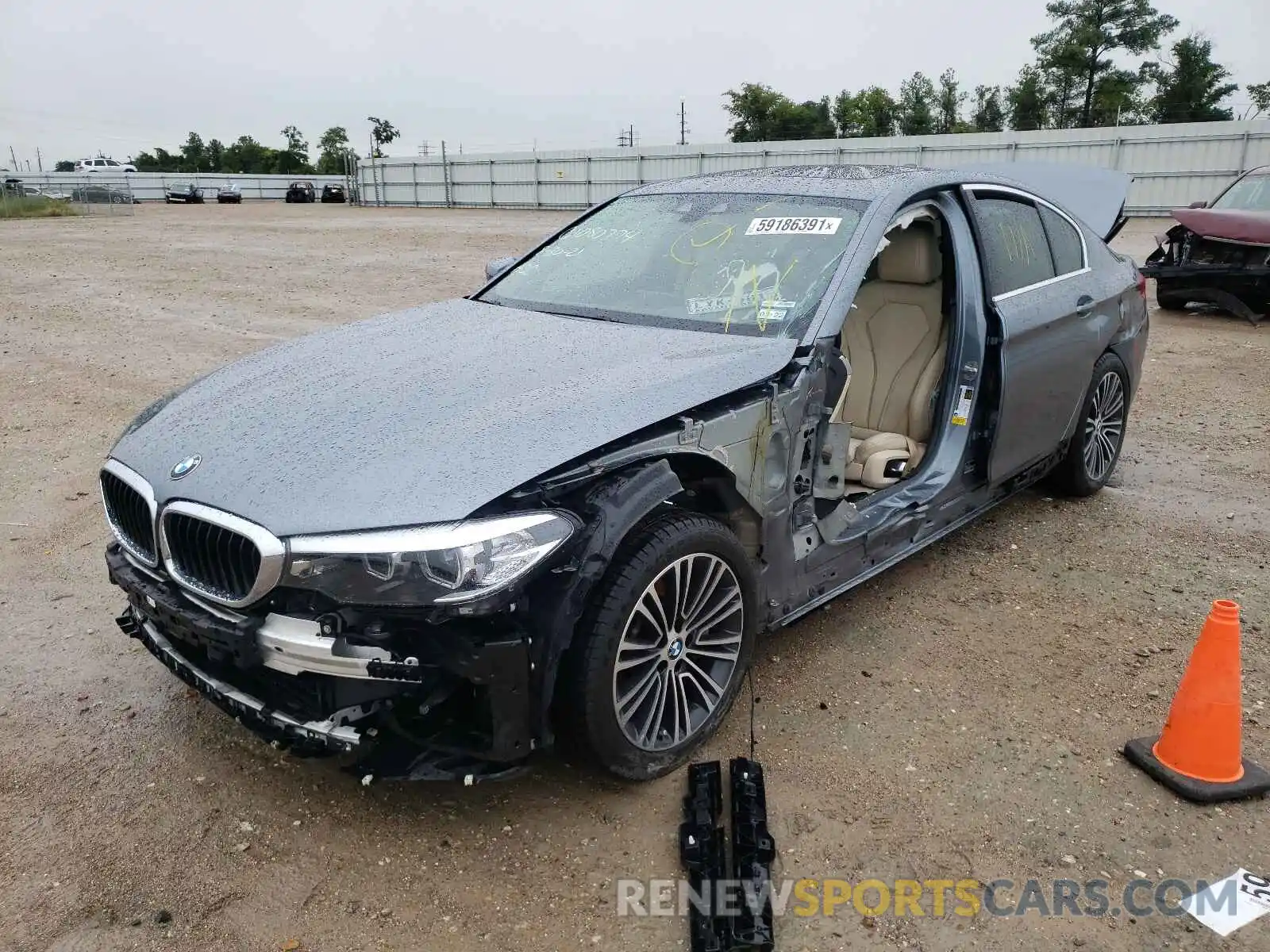 2 Фотография поврежденного автомобиля WBAJA5C51KBX86207 BMW 5 SERIES 2019