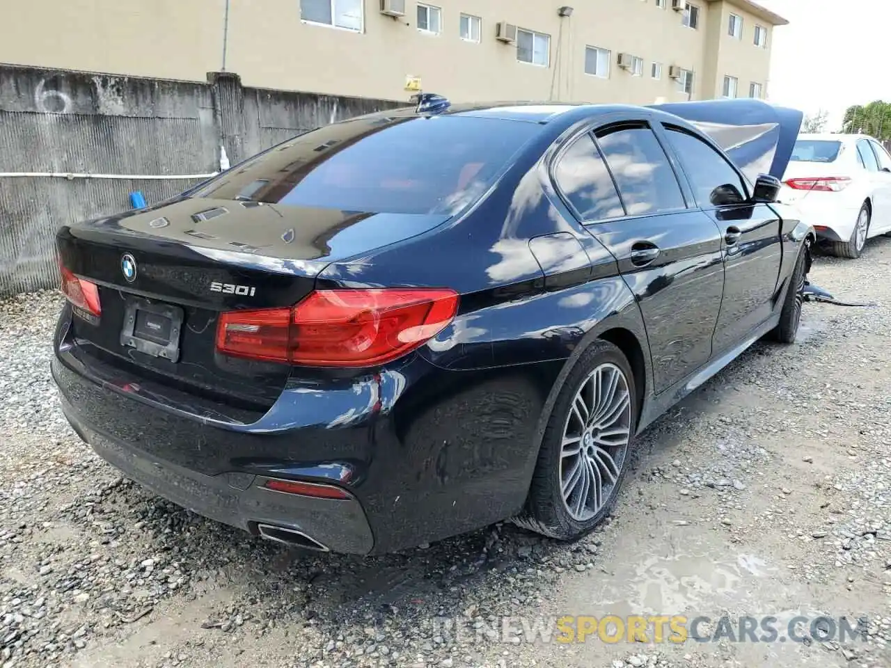 4 Photograph of a damaged car WBAJA5C51KBX86319 BMW 5 SERIES 2019