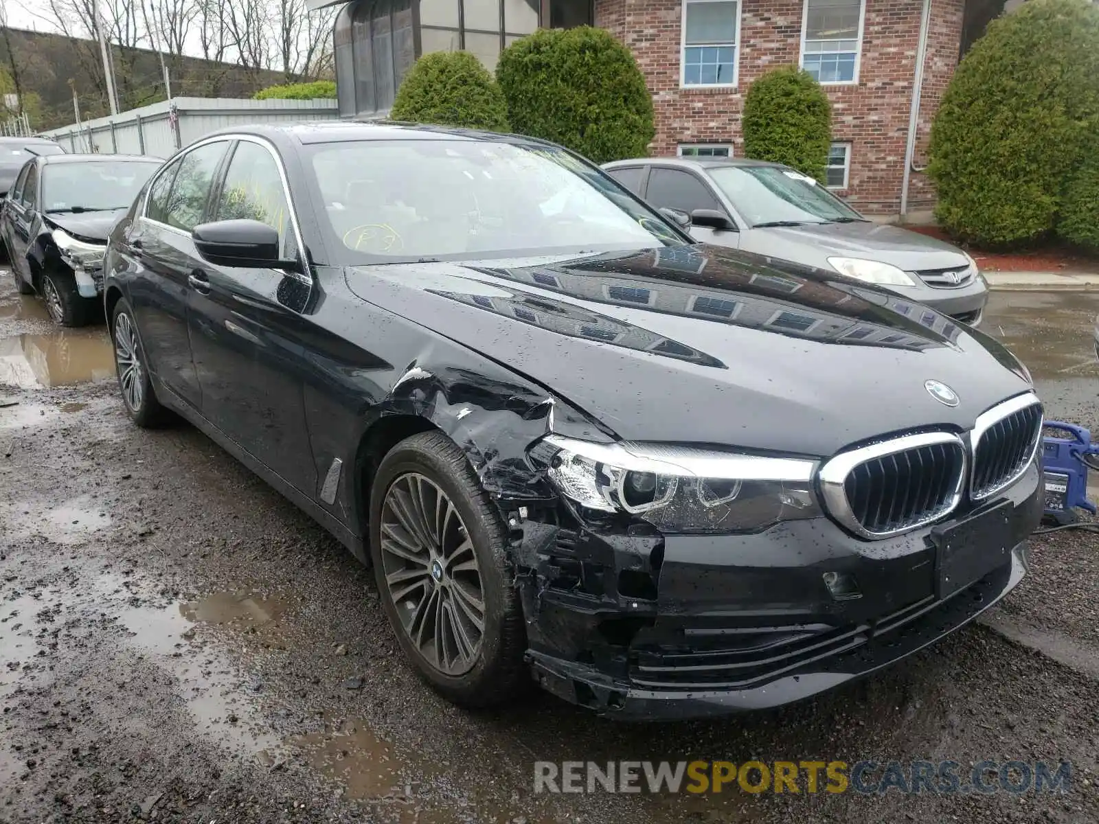 1 Фотография поврежденного автомобиля WBAJA5C51KBX87552 BMW 5 SERIES 2019