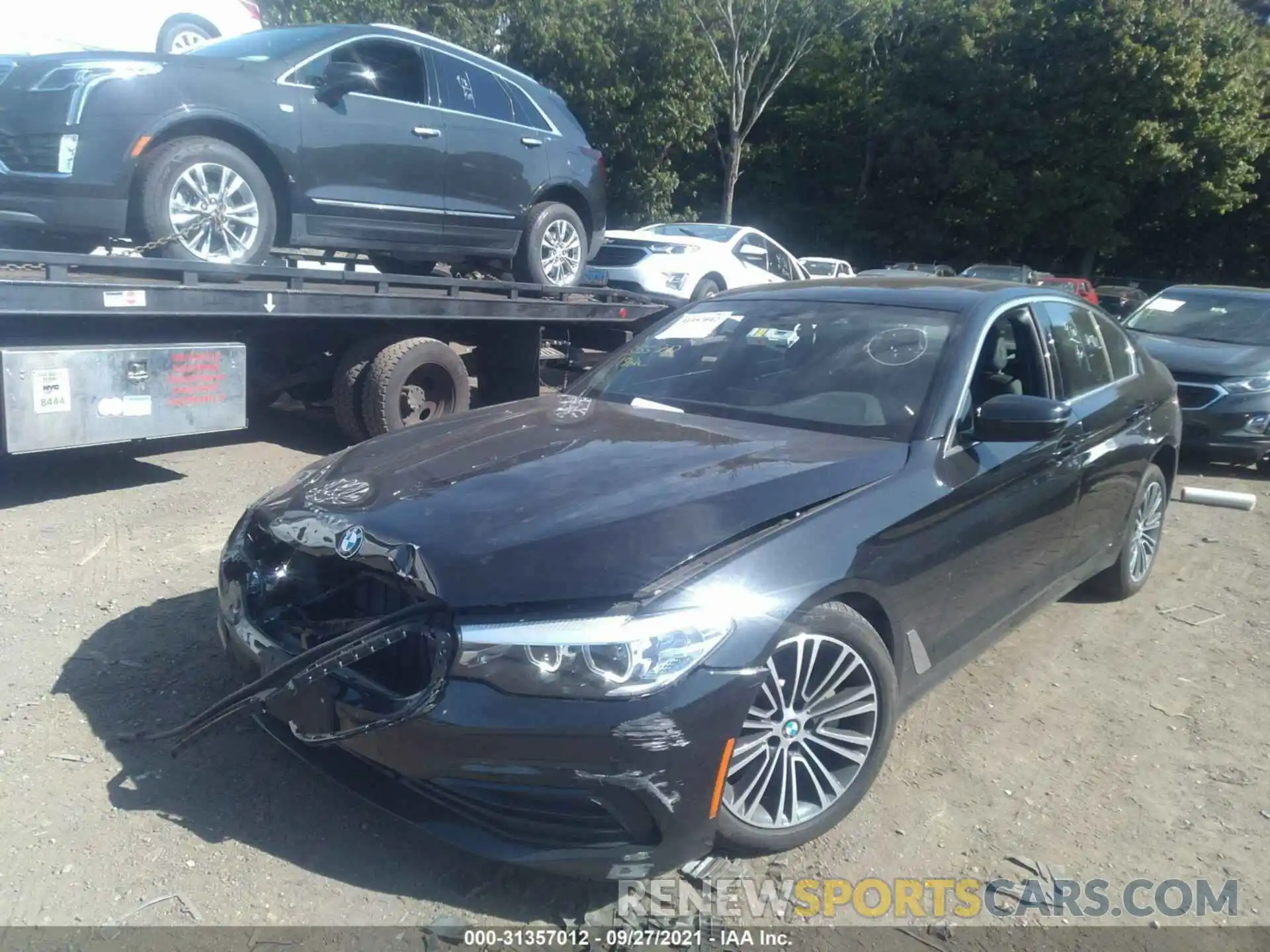 2 Фотография поврежденного автомобиля WBAJA5C51KBX87874 BMW 5 SERIES 2019