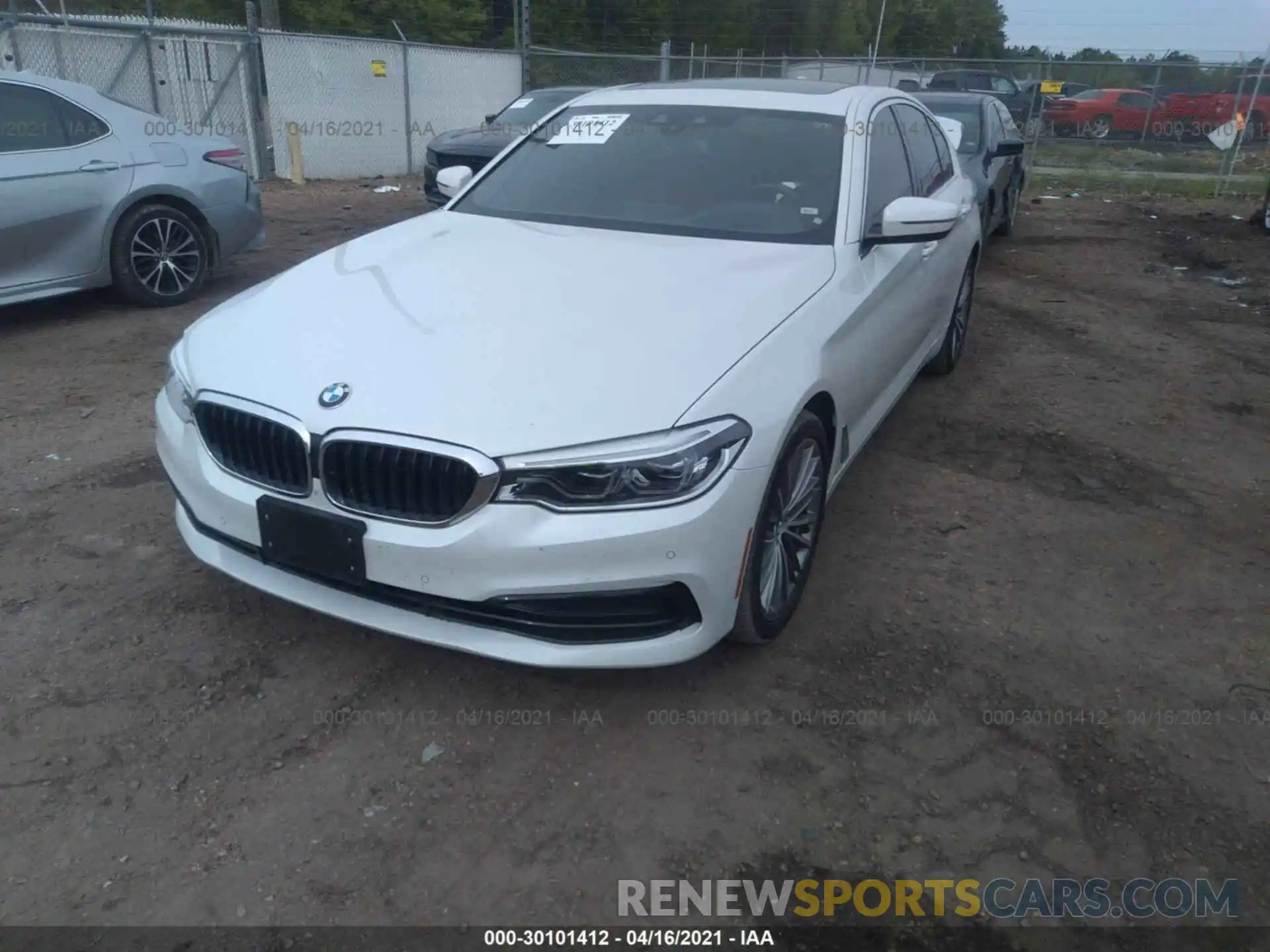 2 Фотография поврежденного автомобиля WBAJA5C51KBX88166 BMW 5 SERIES 2019