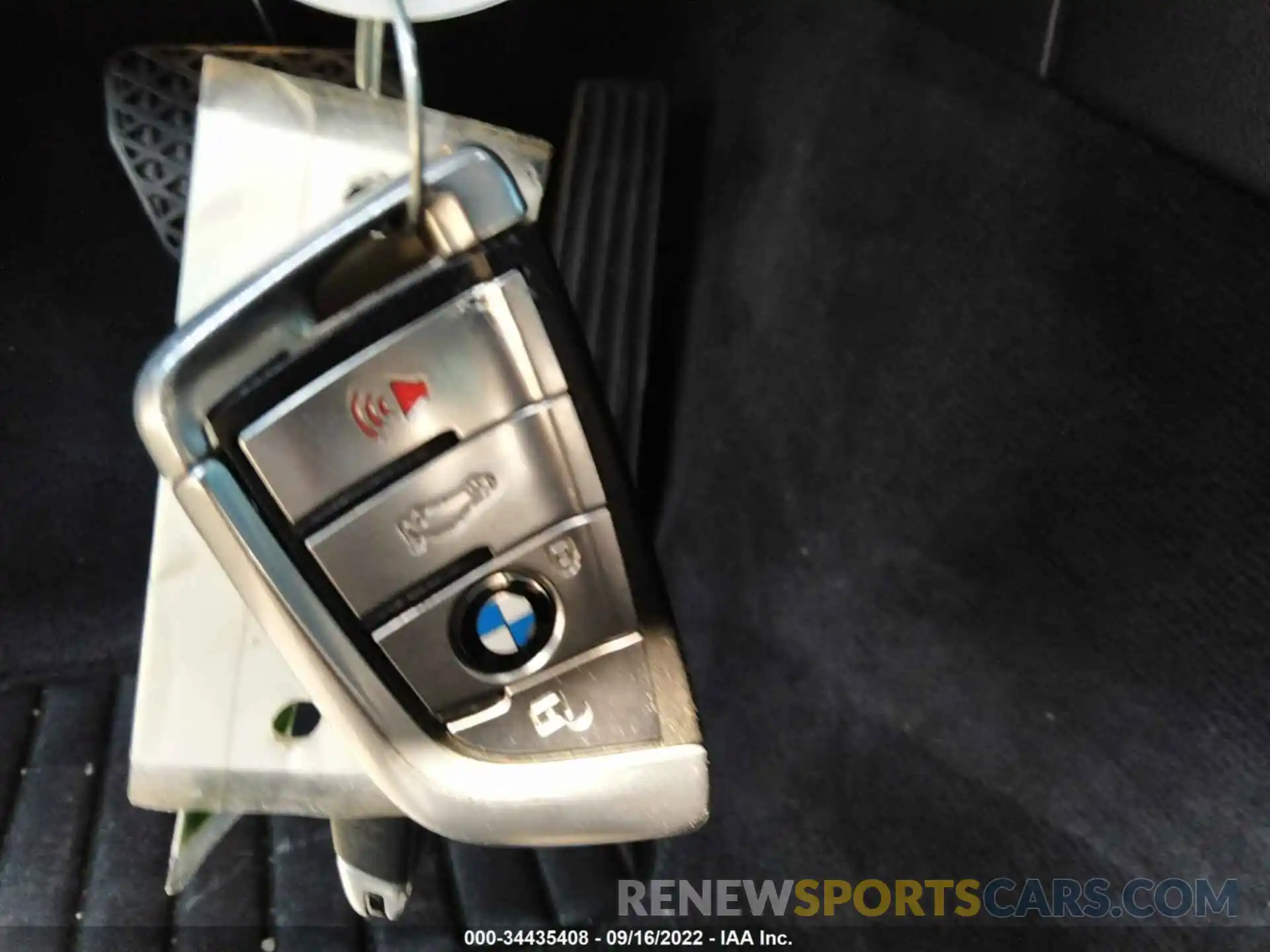 11 Photograph of a damaged car WBAJA5C52KWW04393 BMW 5 SERIES 2019