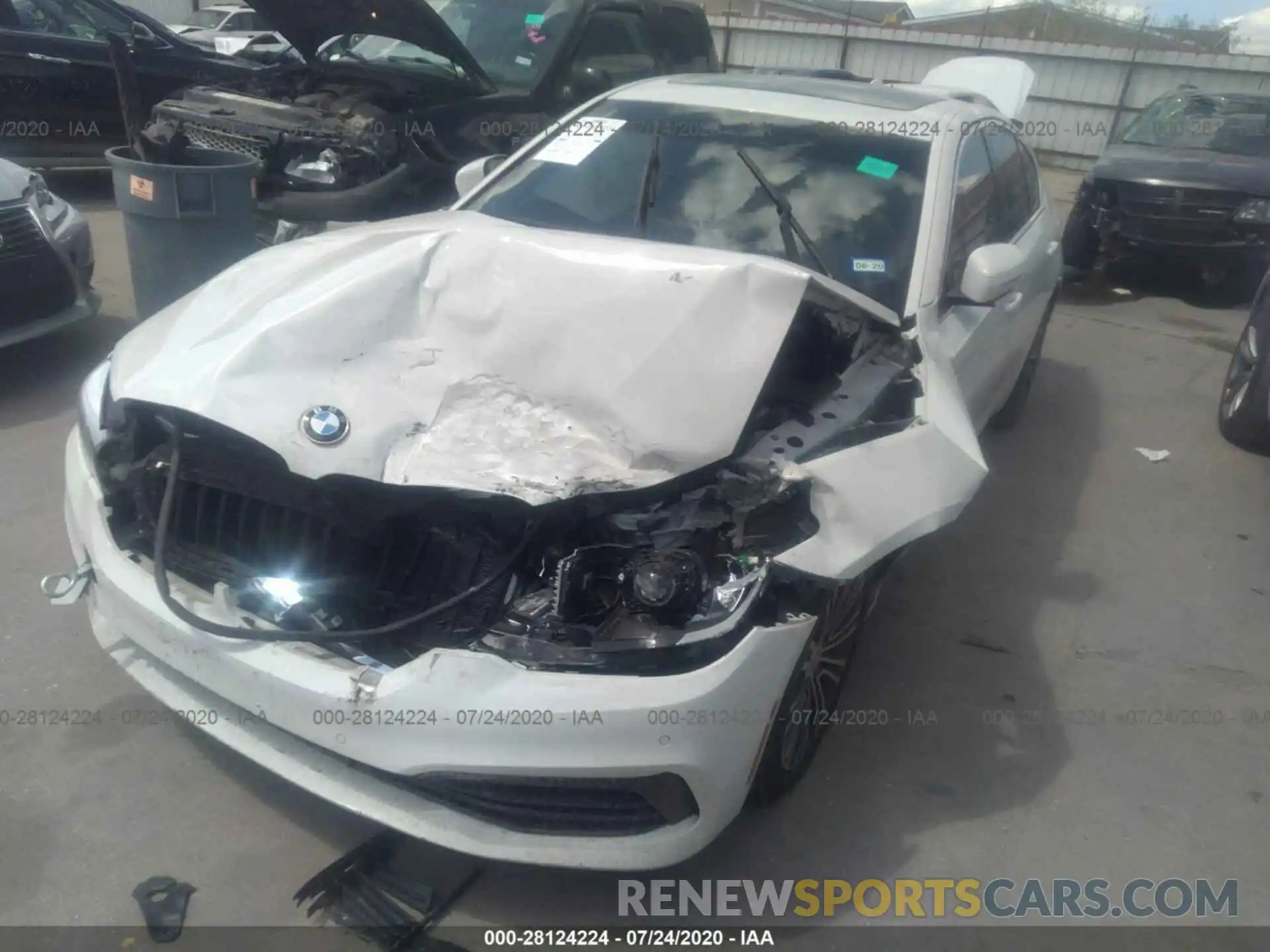 2 Фотография поврежденного автомобиля WBAJA5C52KWW11277 BMW 5 SERIES 2019