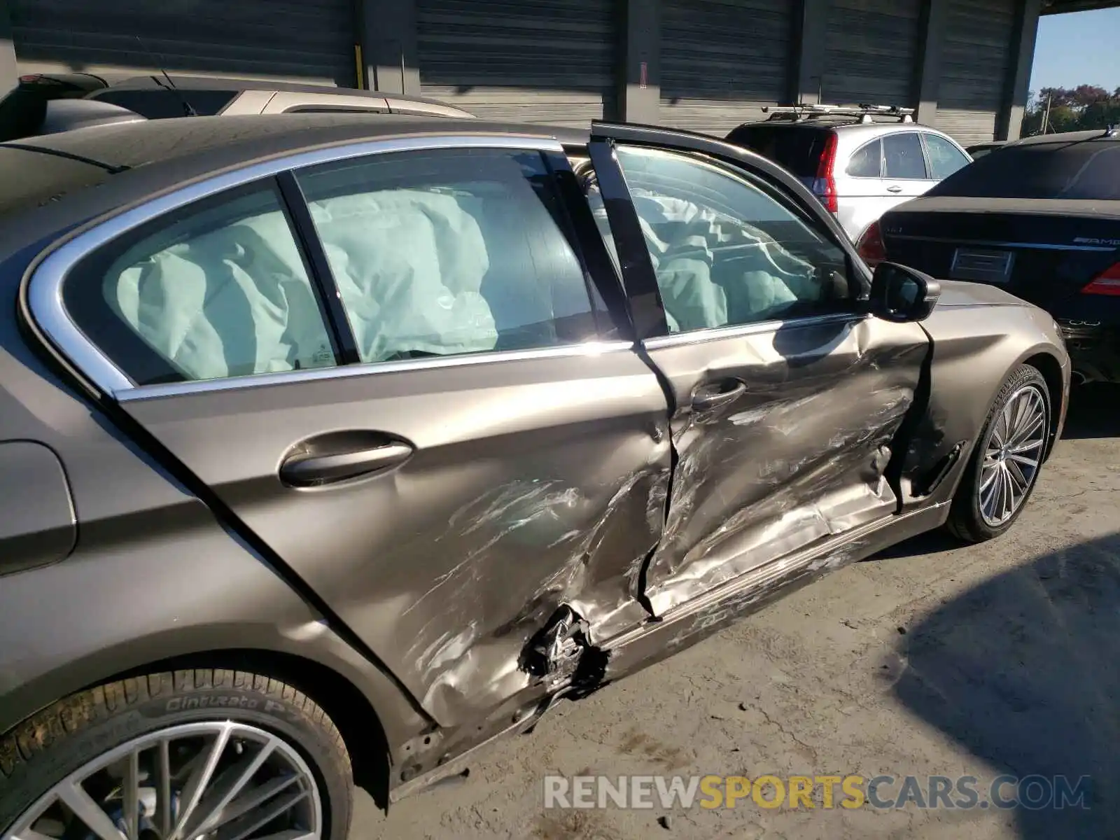 9 Photograph of a damaged car WBAJA5C53KWW04192 BMW 5 SERIES 2019