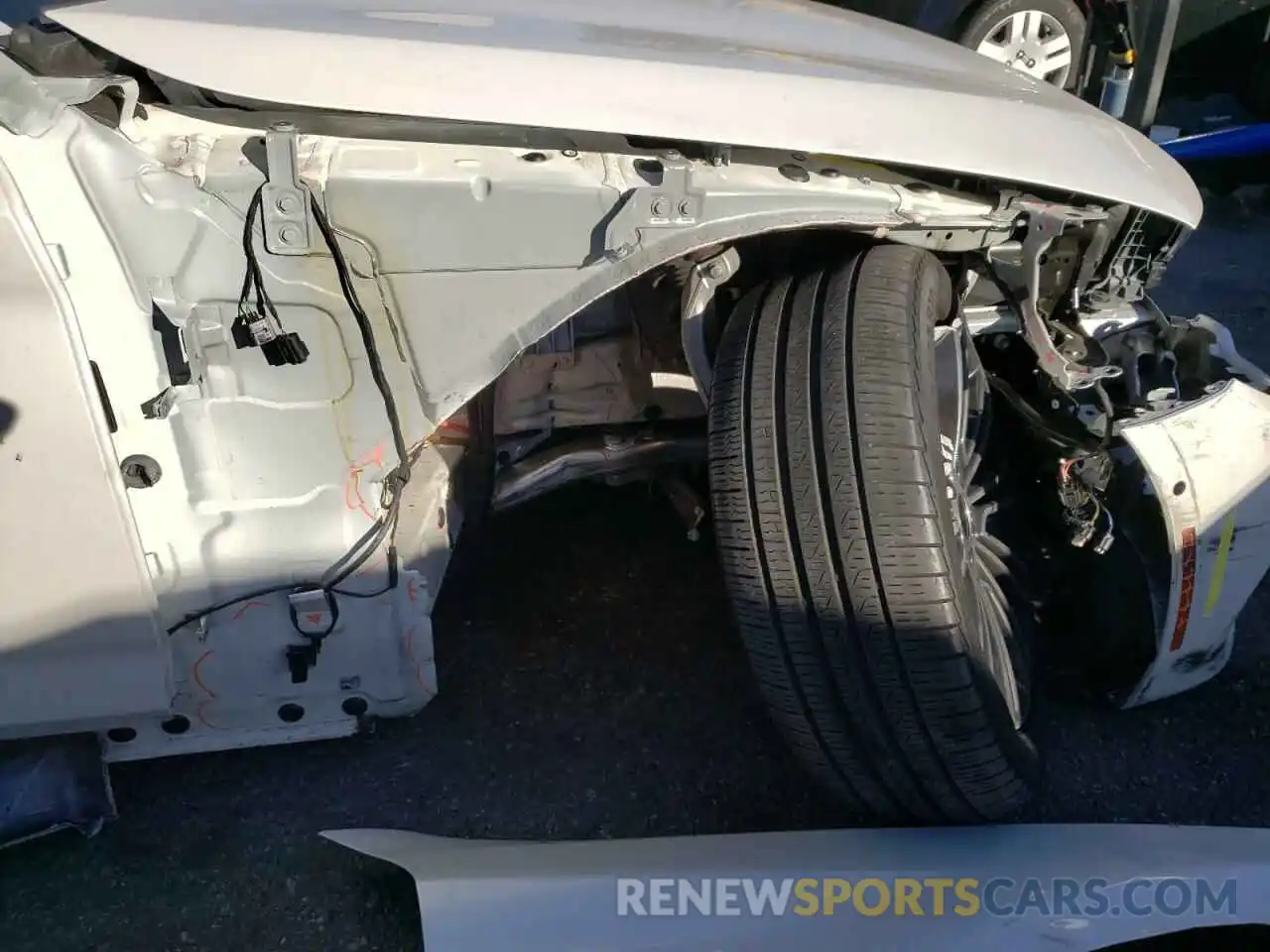 9 Photograph of a damaged car WBAJA5C54KWW04170 BMW 5 SERIES 2019