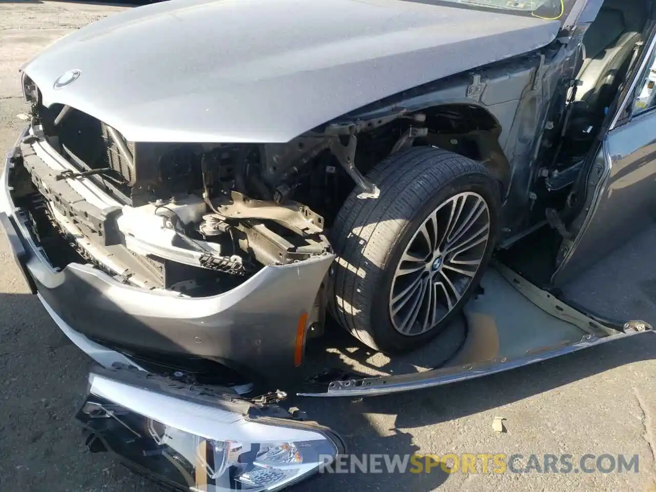 9 Photograph of a damaged car WBAJA5C54KWW08381 BMW 5 SERIES 2019