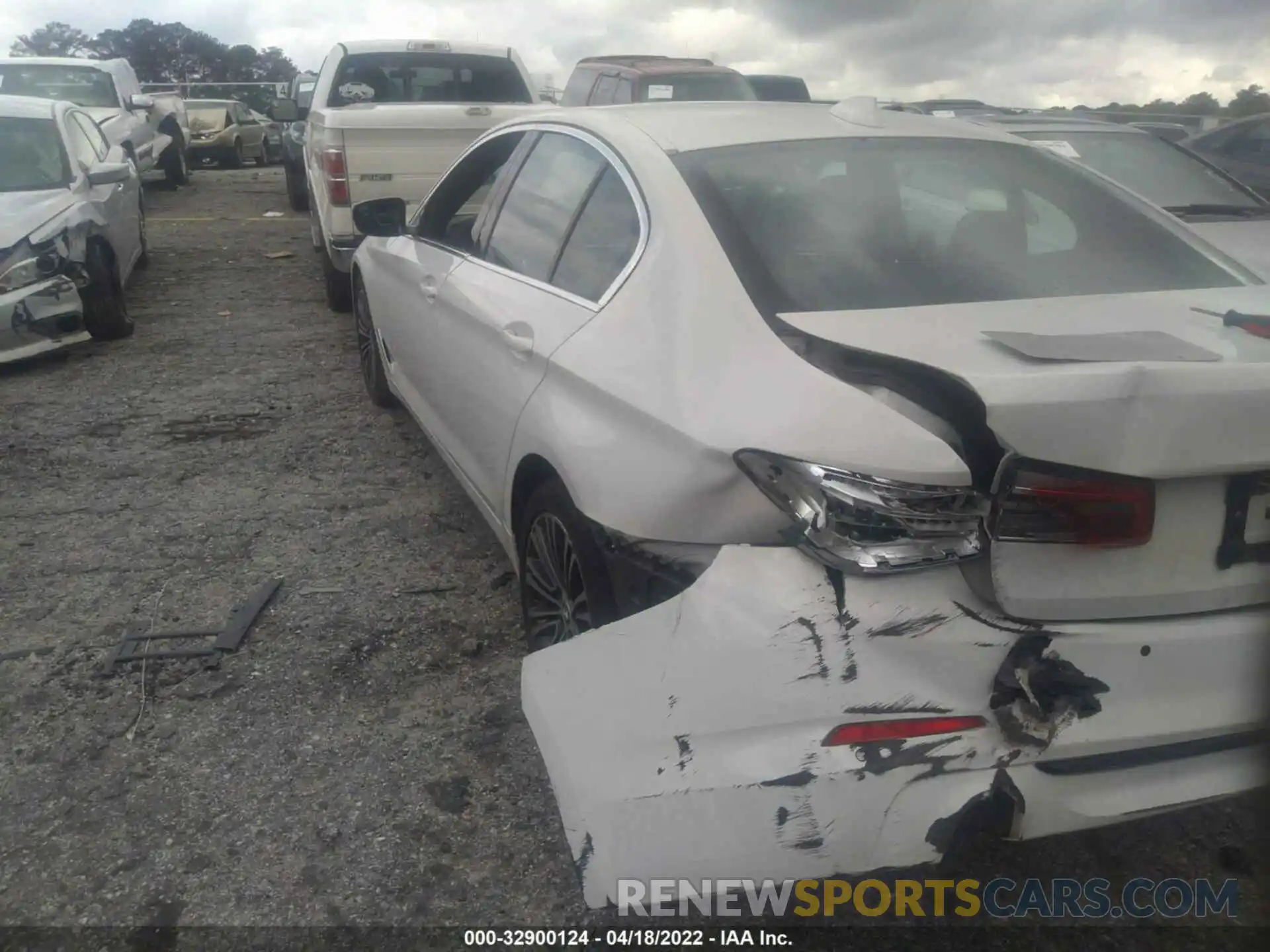 3 Photograph of a damaged car WBAJA5C54KWW08705 BMW 5 SERIES 2019