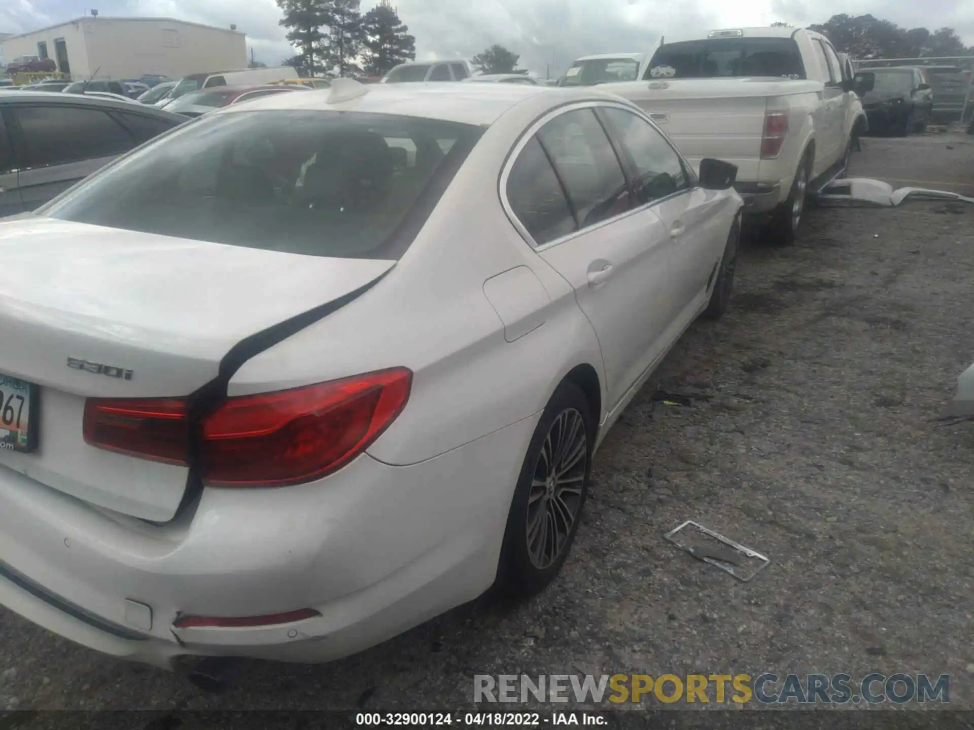 4 Photograph of a damaged car WBAJA5C54KWW08705 BMW 5 SERIES 2019