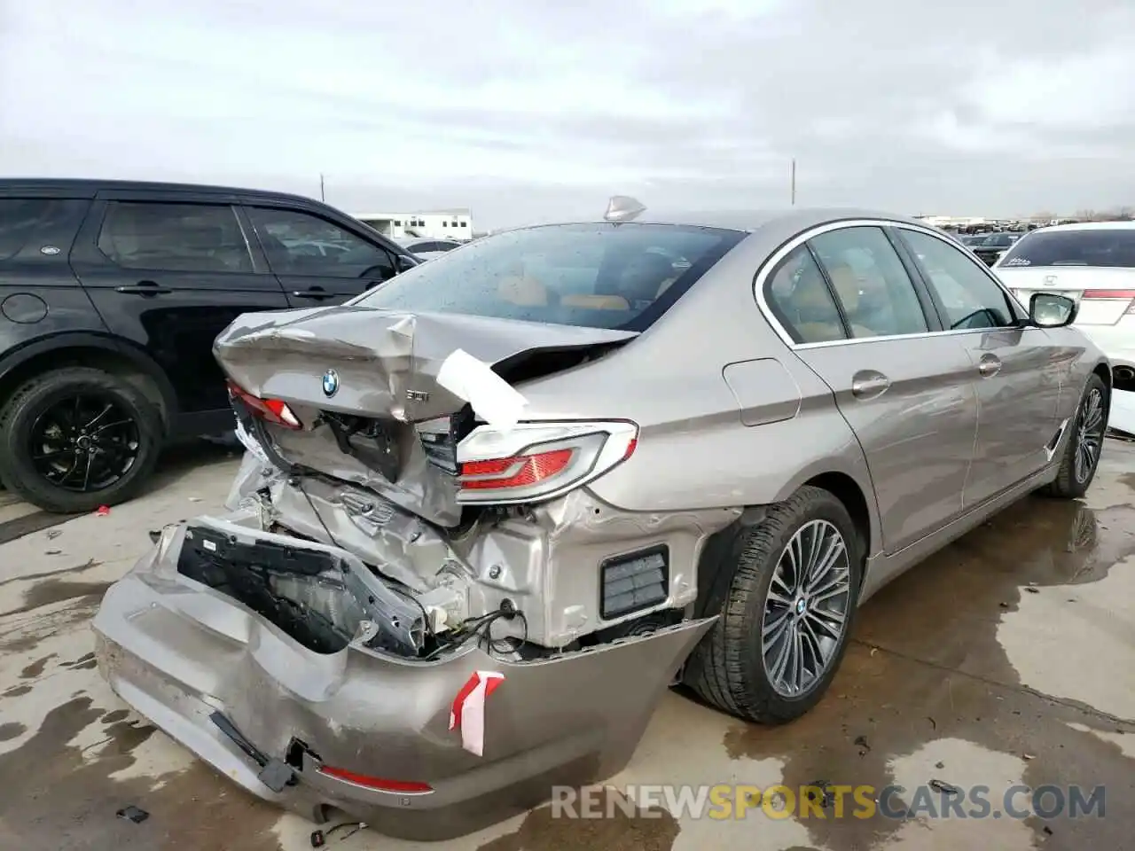 4 Photograph of a damaged car WBAJA5C54KWW10440 BMW 5 SERIES 2019