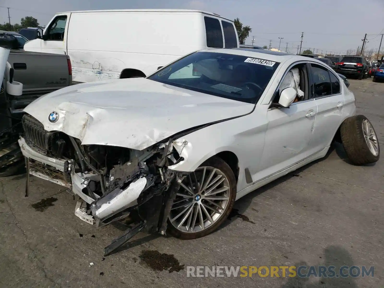 2 Фотография поврежденного автомобиля WBAJA5C54KWW49643 BMW 5 SERIES 2019