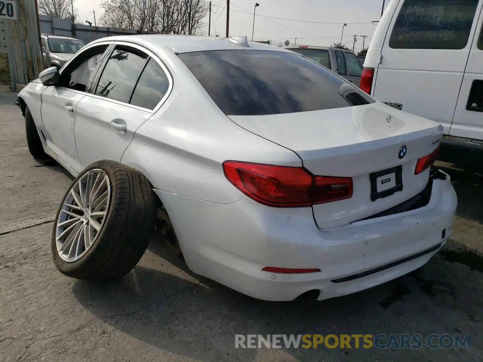3 Фотография поврежденного автомобиля WBAJA5C54KWW49643 BMW 5 SERIES 2019