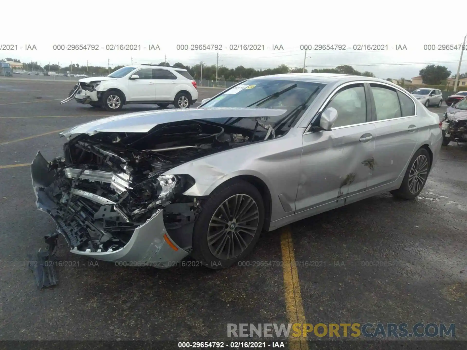 2 Фотография поврежденного автомобиля WBAJA5C55KBX86498 BMW 5 SERIES 2019